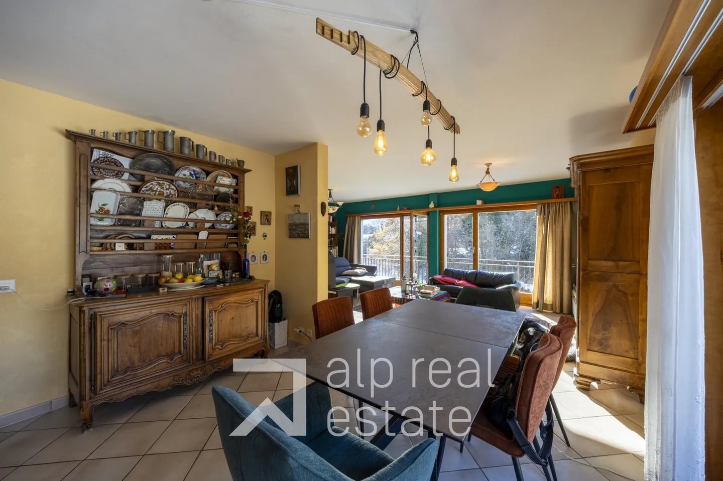 Beautiful family house with heated veranda and open view - Photo 3 of 11