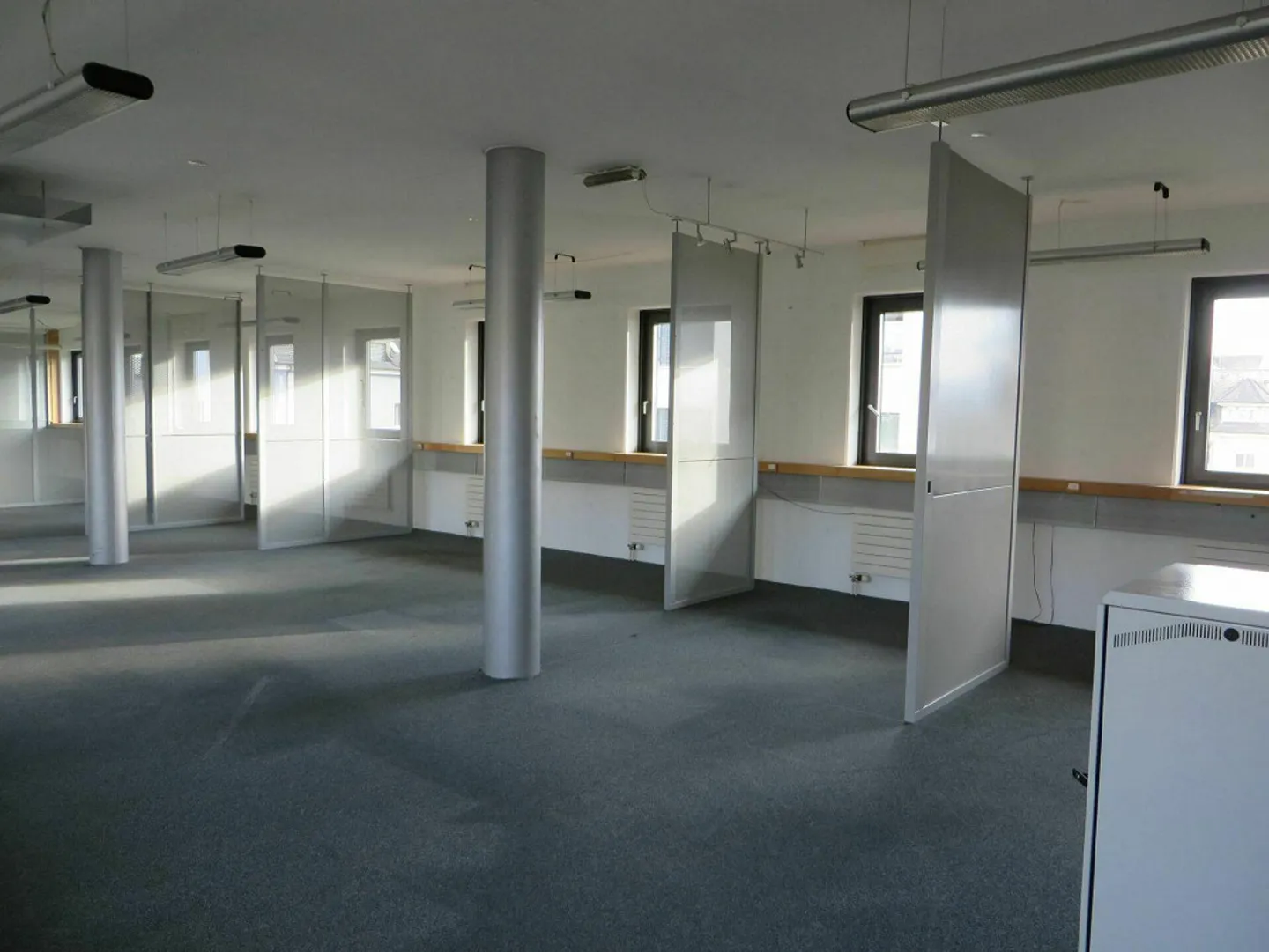 Il tuo nuovo spazio ufficio direttamente alla stazione di Rüti ZH - Foto 2 di 9