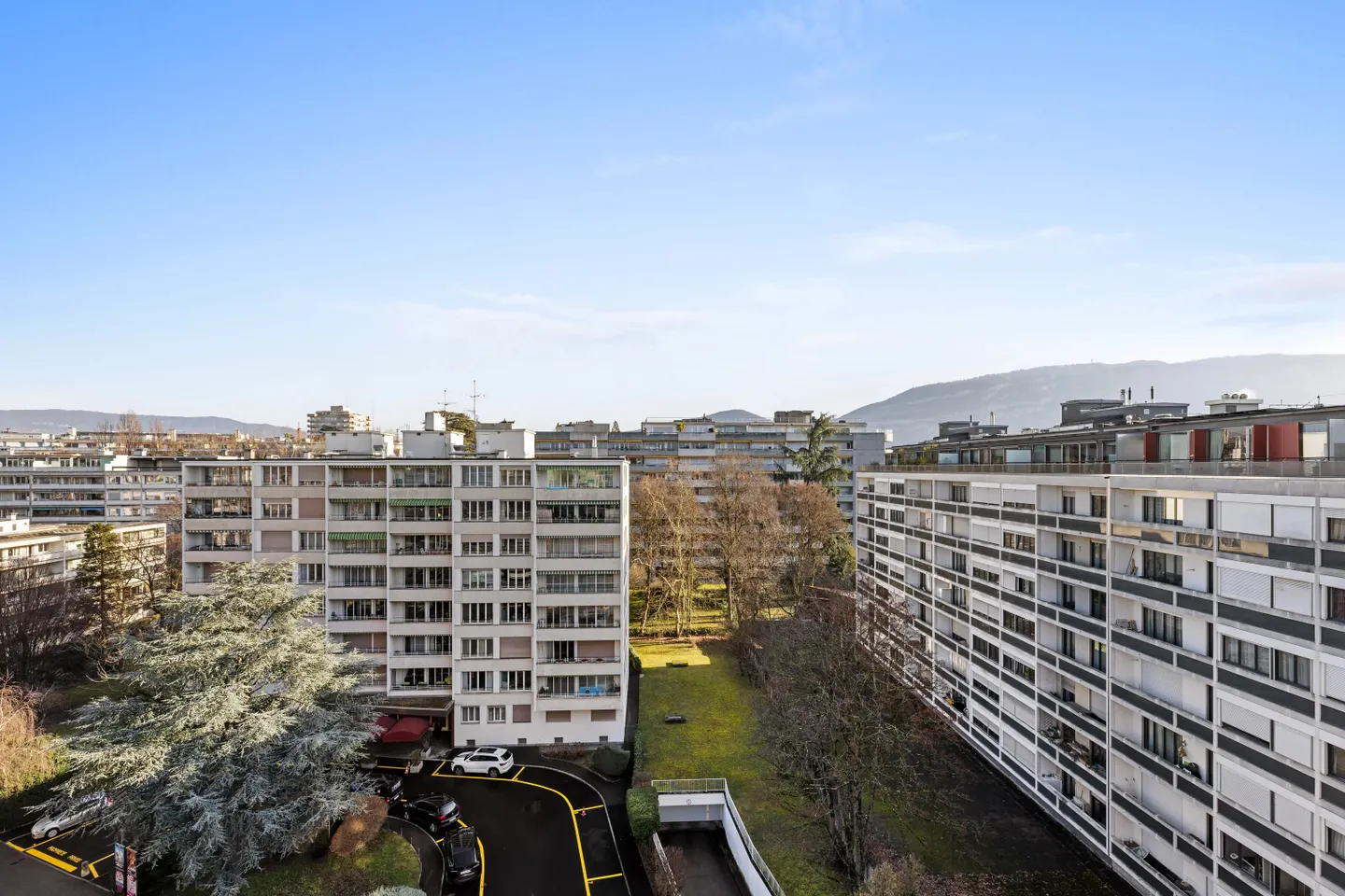 Elegant Duplex Apartment in Geneva - Photo 20 of 21