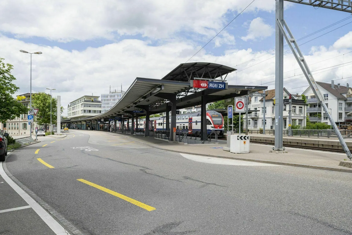 Il tuo nuovo spazio ufficio direttamente alla stazione di Rüti ZH - Foto 9 di 9