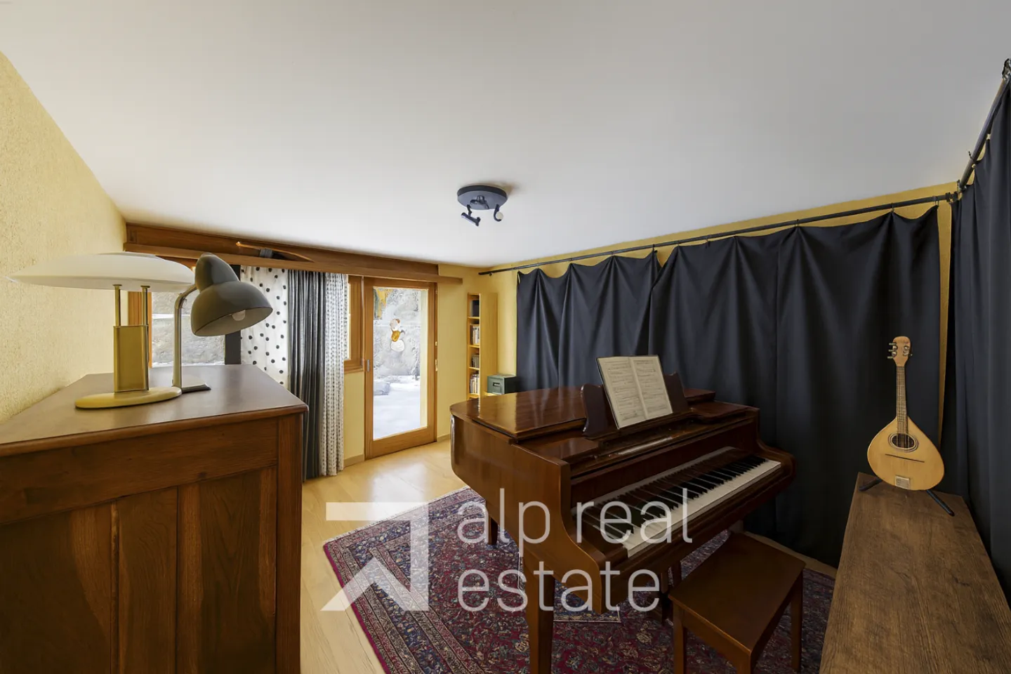 Beautiful family house with heated veranda and open view - Photo 7 of 11