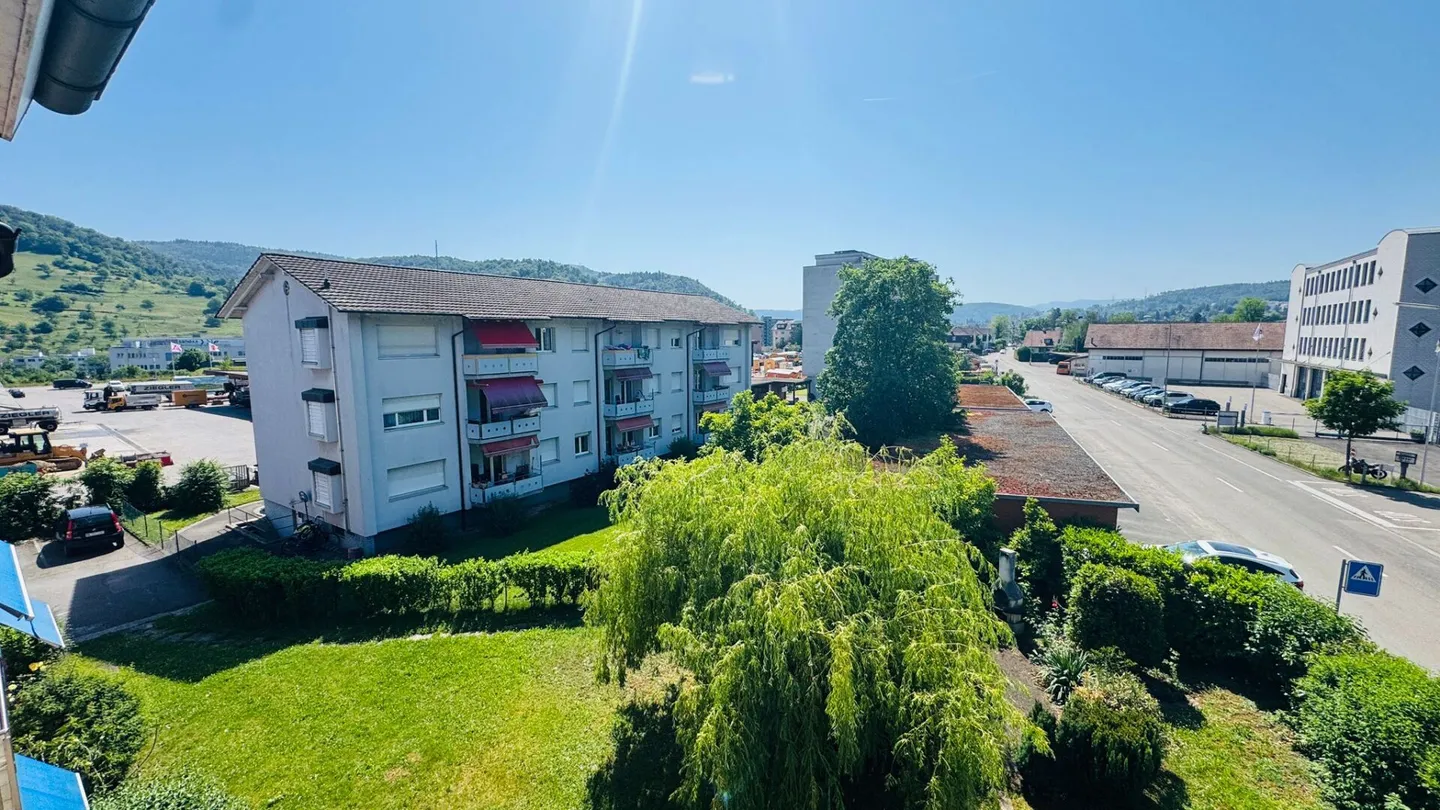 Grosszügige 5.5-Zimmer-Wohnung mit mehreren Balkonen, Carport, Parkplatz & viel Stauraum - Foto 13 von 19