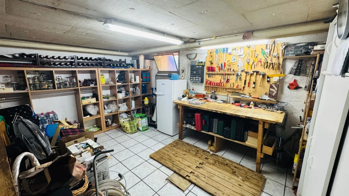 Grosszügige 5.5-Zimmer-Wohnung mit mehreren Balkonen, Carport, Parkplatz & viel Stauraum - Foto 14 von 19