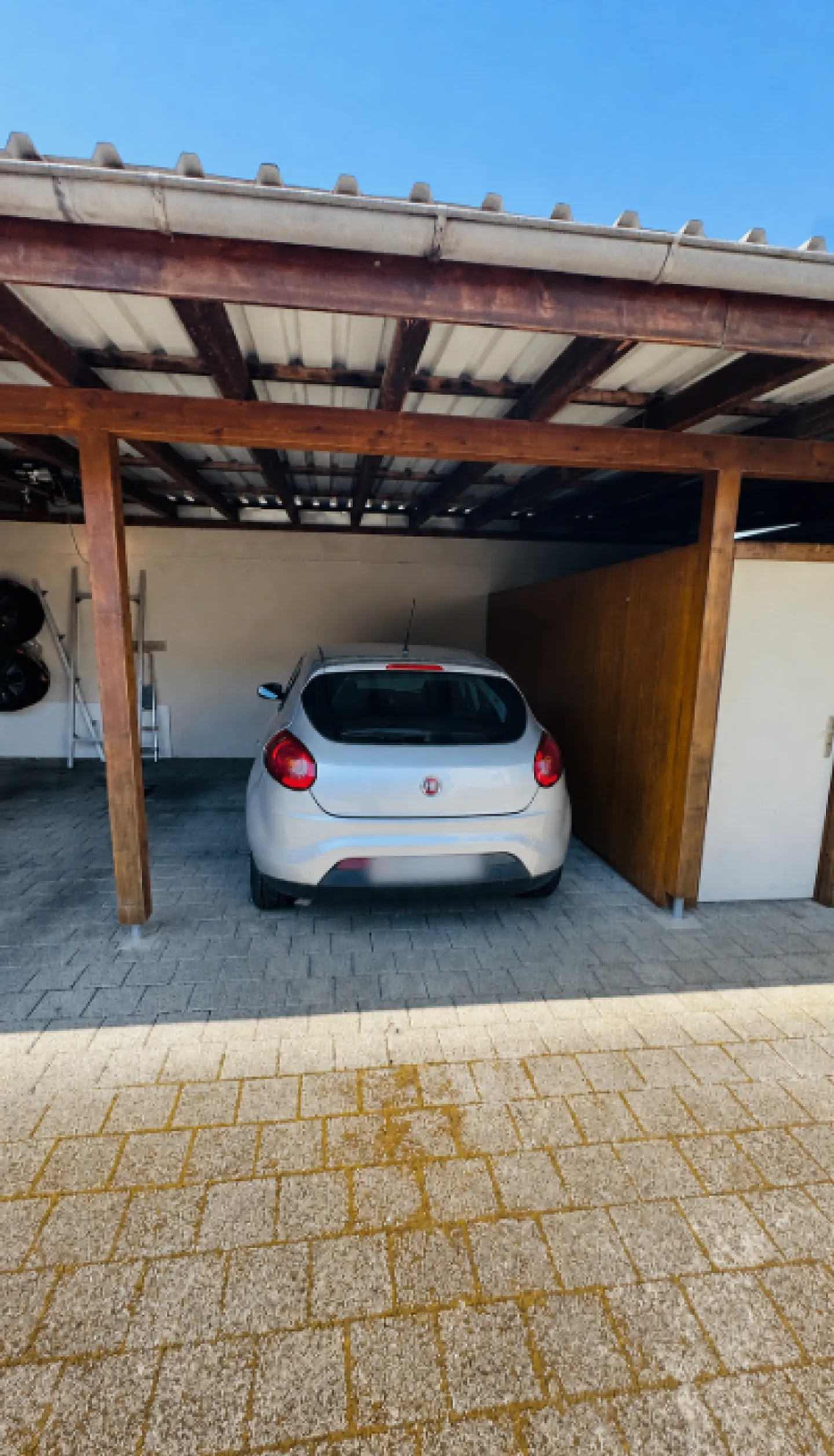 Grosszügige 5.5-Zimmer-Wohnung mit mehreren Balkonen, Carport, Parkplatz & viel Stauraum - Foto 16 von 19