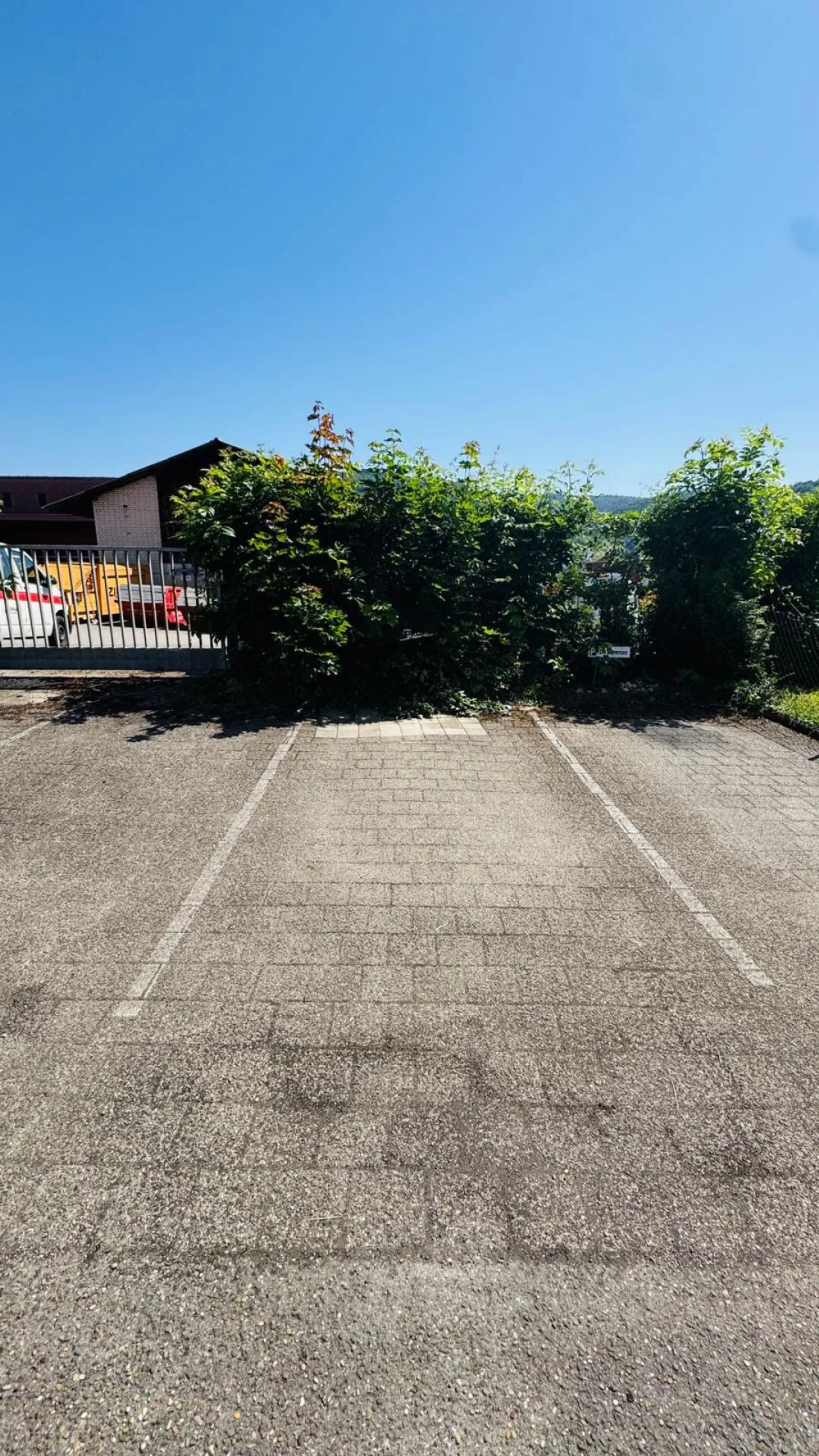 Grosszügige 5.5-Zimmer-Wohnung mit mehreren Balkonen, Carport, Parkplatz & viel Stauraum - Foto 17 von 19