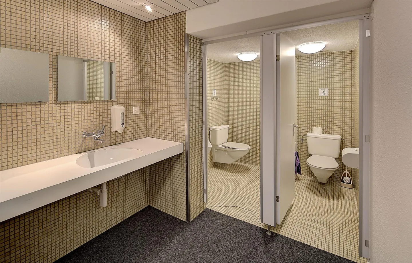 Espace commercial attrayant dans un emplacement central près du Markthof - Photo 11 sur 12