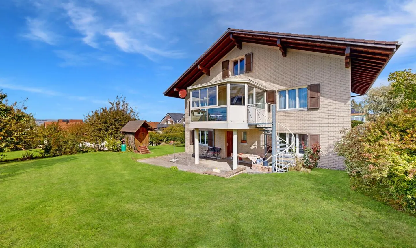 Villa to renovate or construction project on a large plot - Photo 1 of 11