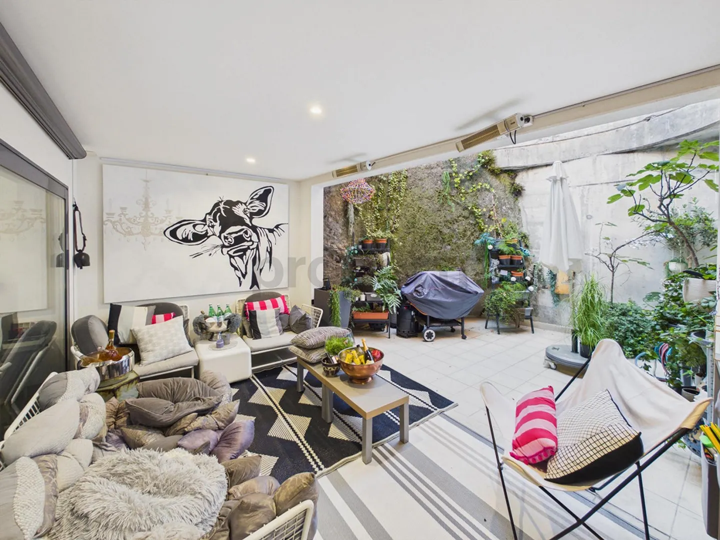 More than 288 m² of Living Space, Mixed Use Possible & Prime Location... - Photo 9 of 11