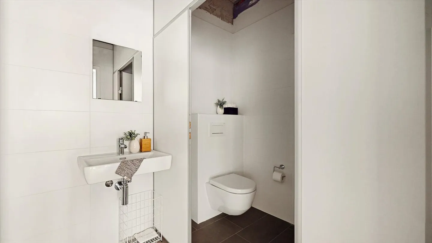 Neuer Geschäftsraum mit Schaufenstern - Foto 5 von 5