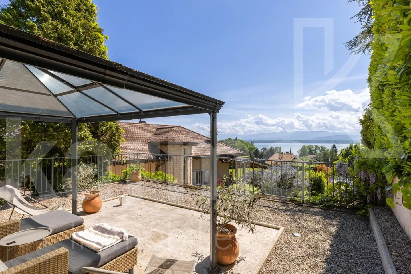 Stunning Villa with Lake View - Photo 3 of 18