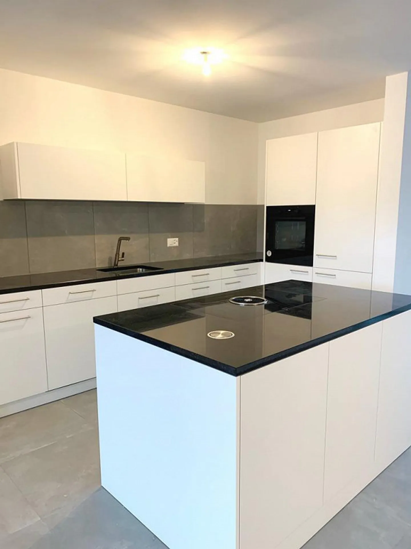 Vie moderne directement sur la Lüssel avec deux balcons - Photo 1 sur 8