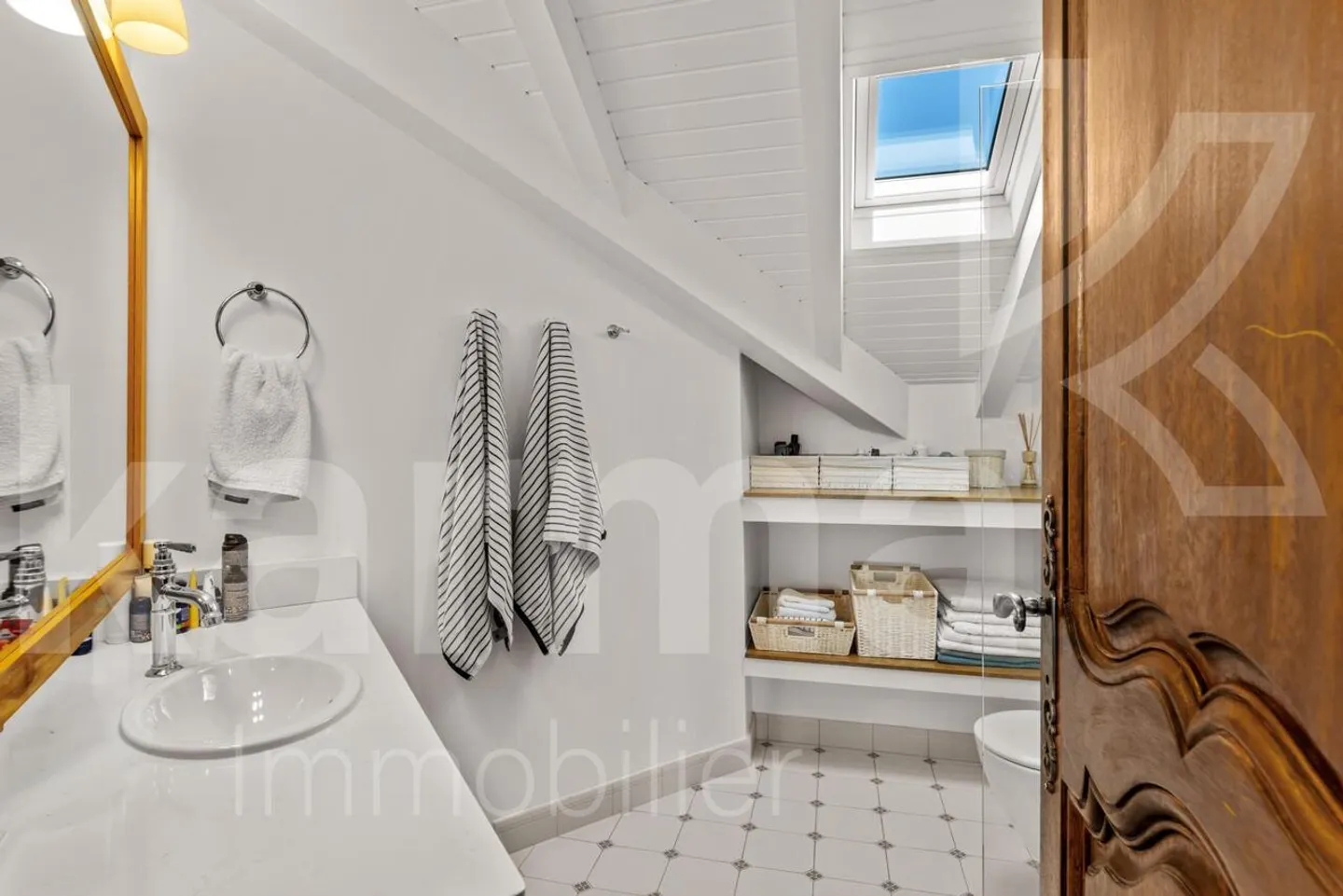 Stunning Villa with Lake View - Photo 11 of 18