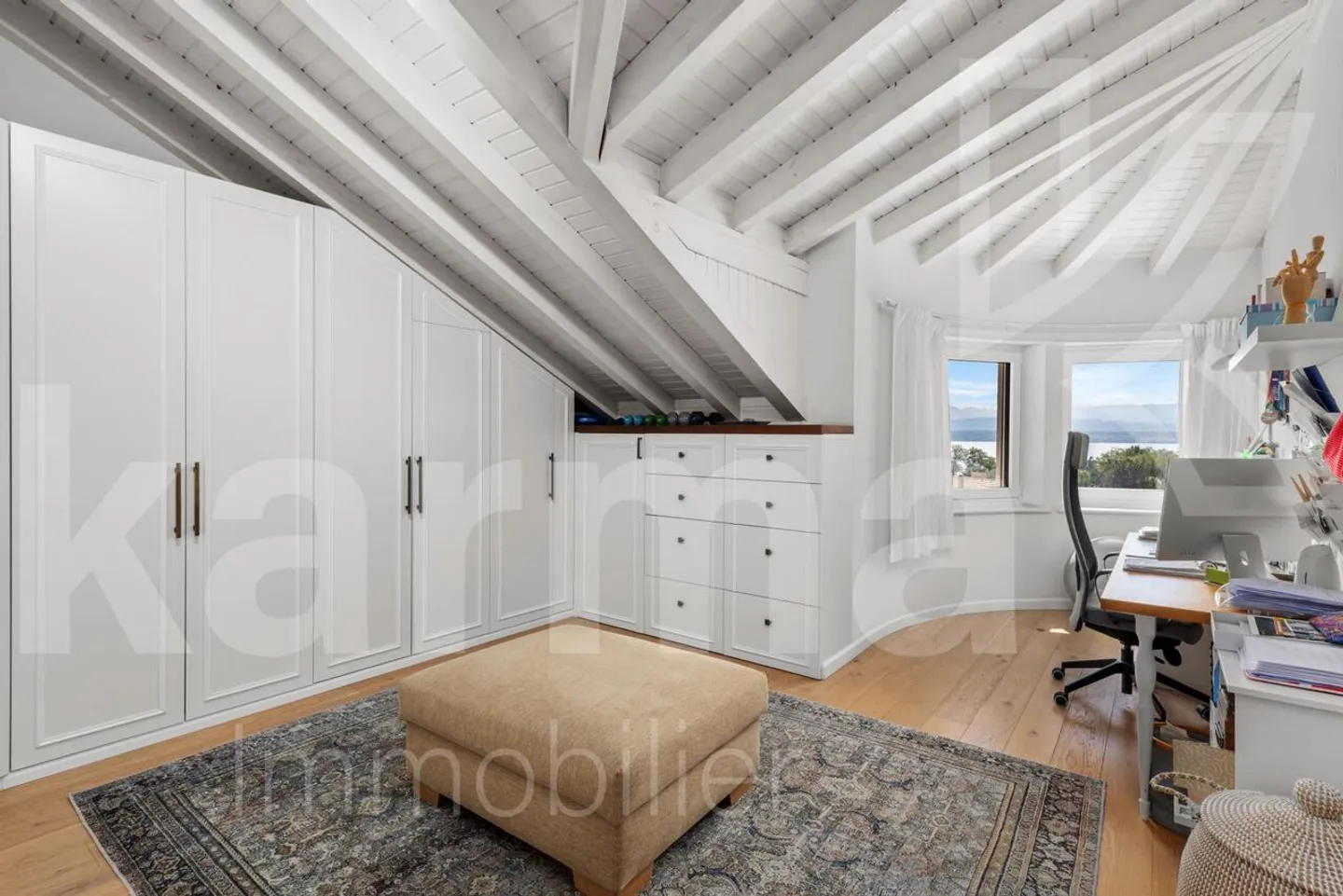 Stunning Villa with Lake View - Photo 15 of 18