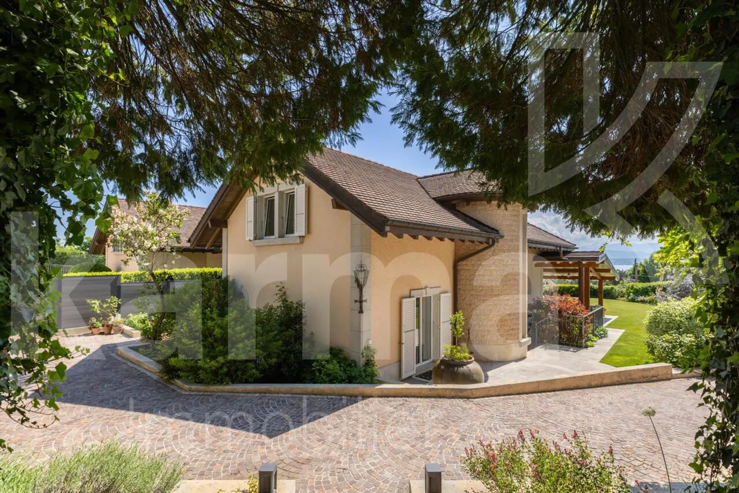 Stunning Villa with Lake View - Photo 18 of 18