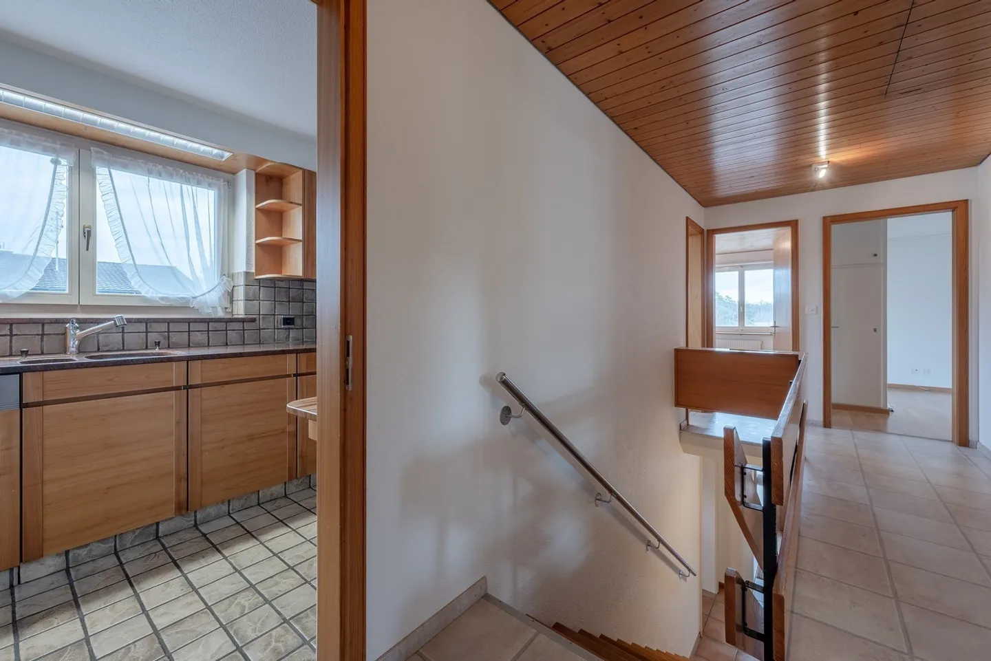 Affascinante casa unifamiliare di 5,5 stanze al lago Mettmenhasli - Foto 4 di 13
