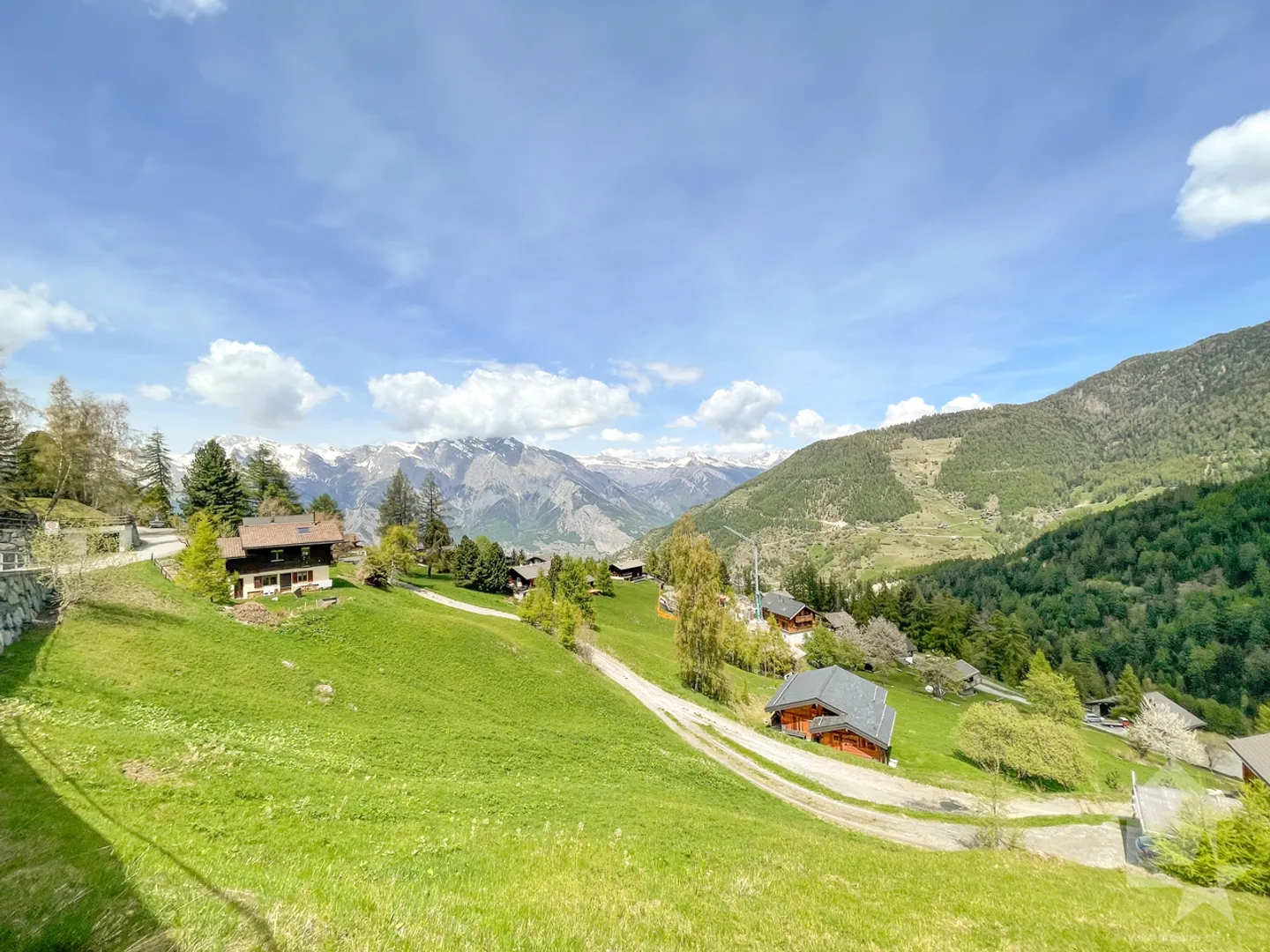 Large building plot with a magnificent view! - Photo 1 of 4