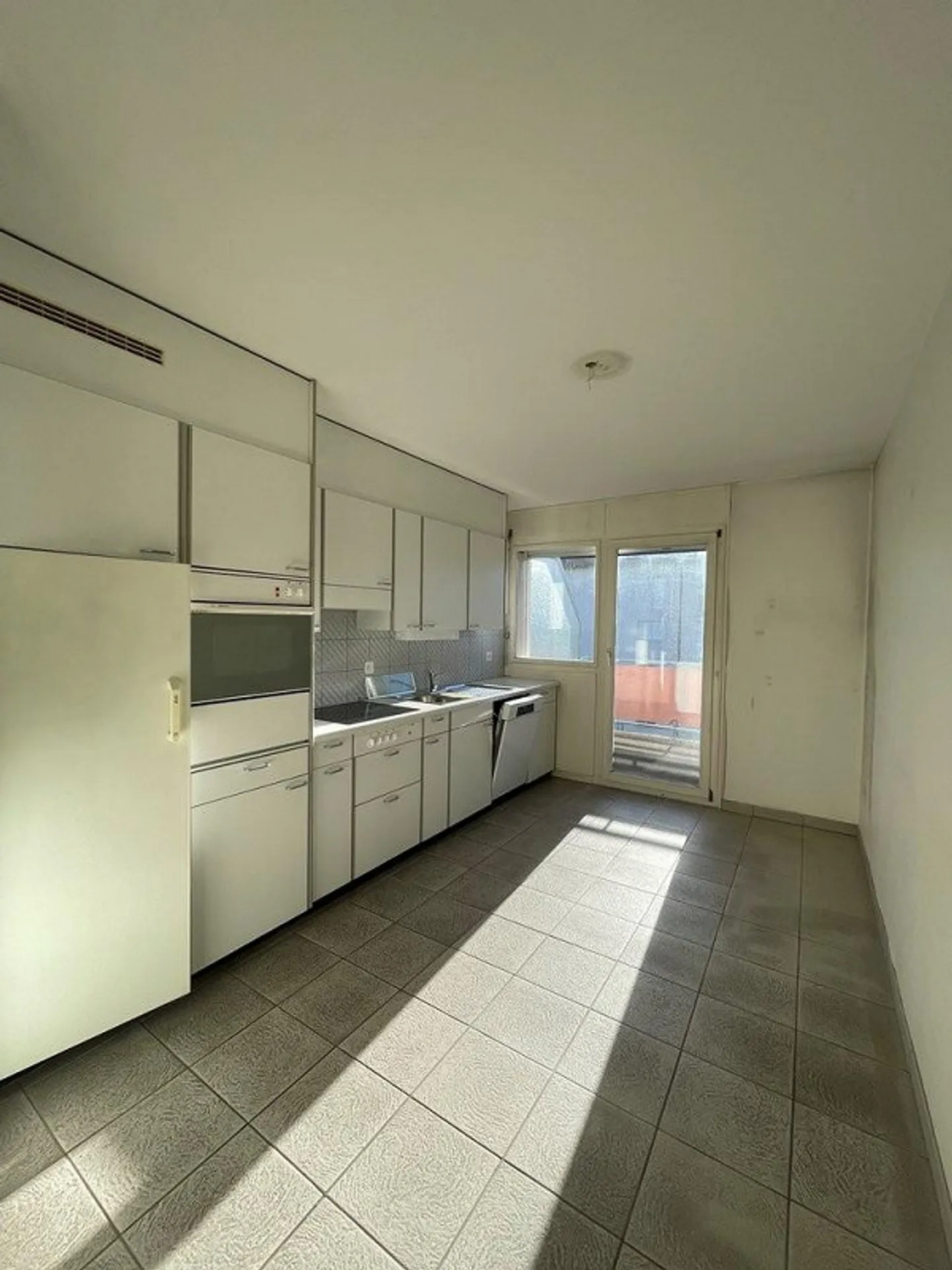 Spacious duplex apartment in a quiet neighborhood - Photo 3 of 6