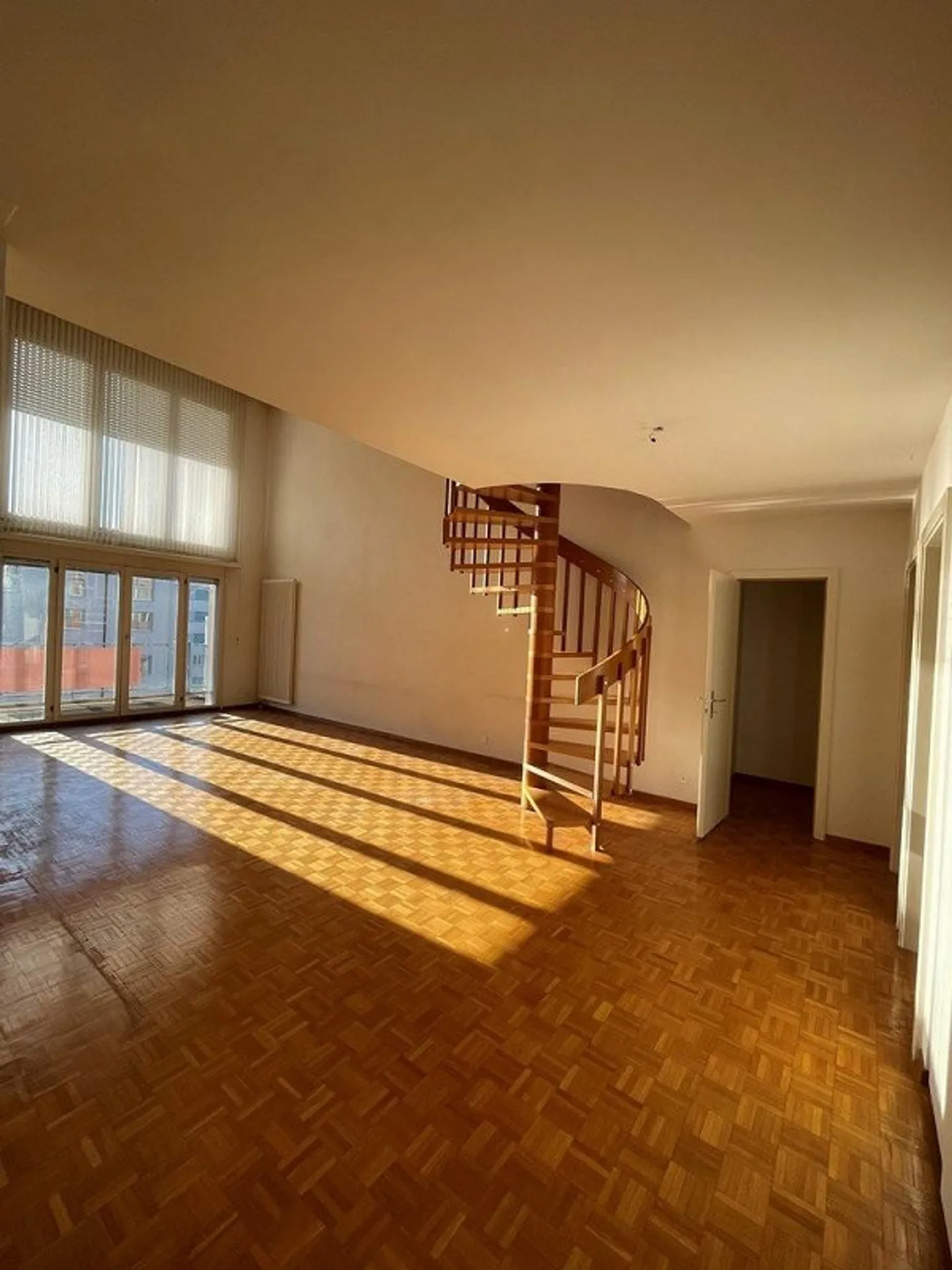 Spacious duplex apartment in a quiet neighborhood - Photo 4 of 6