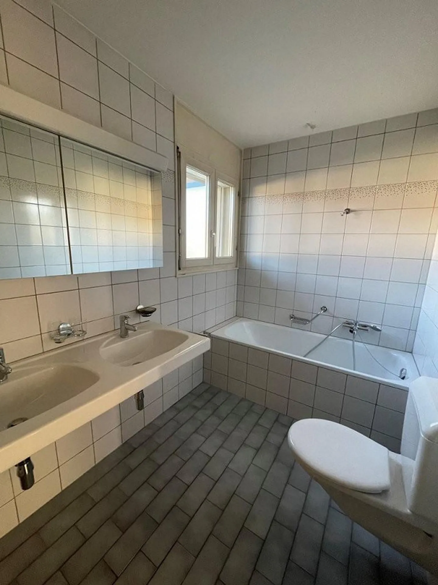 Spacious duplex apartment in a quiet neighborhood - Photo 6 of 6