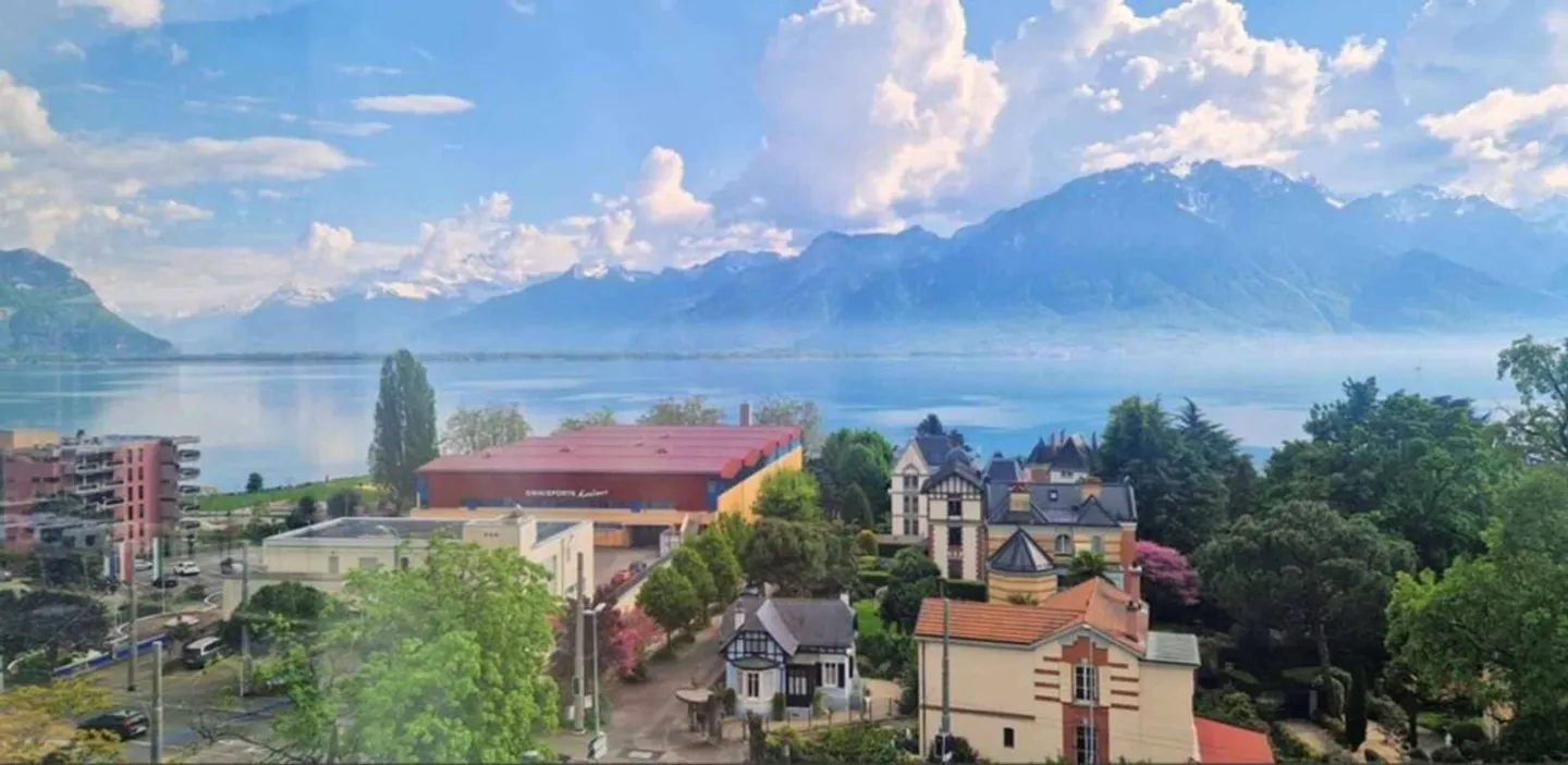Regalati uno spazio di lavoro unico in condivisione con vista sul lago. - Foto 5 di 5
