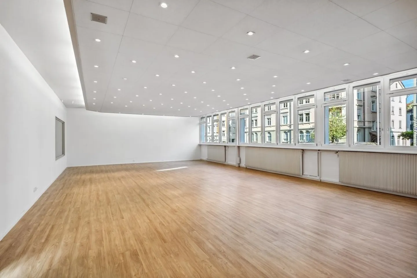 Salle de club / Salles de formation / Salle de danse (210m2) - Photo 2 sur 9