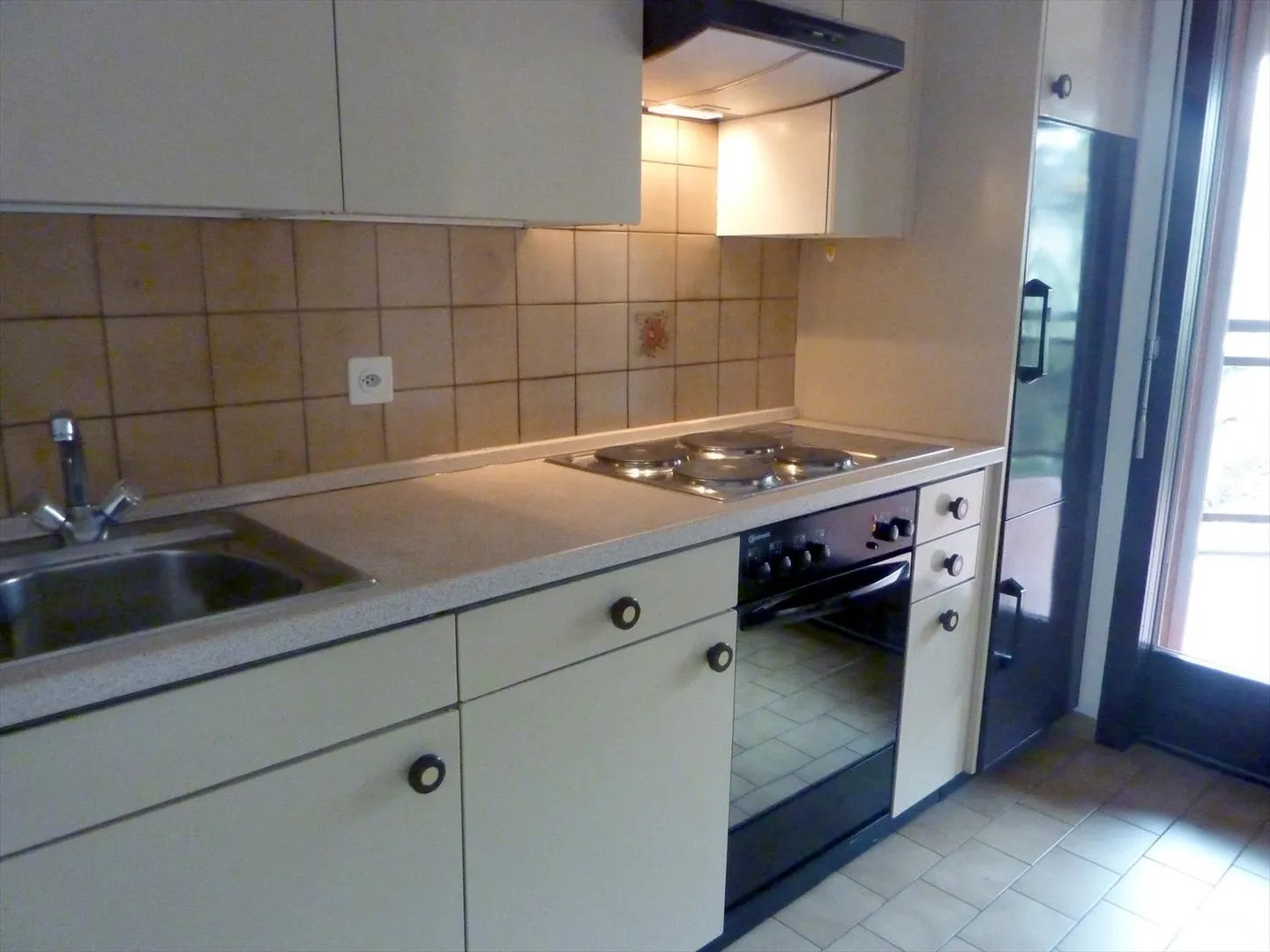 Spazioso appartamento di 2 locali a Savosa - Foto 8 di 11