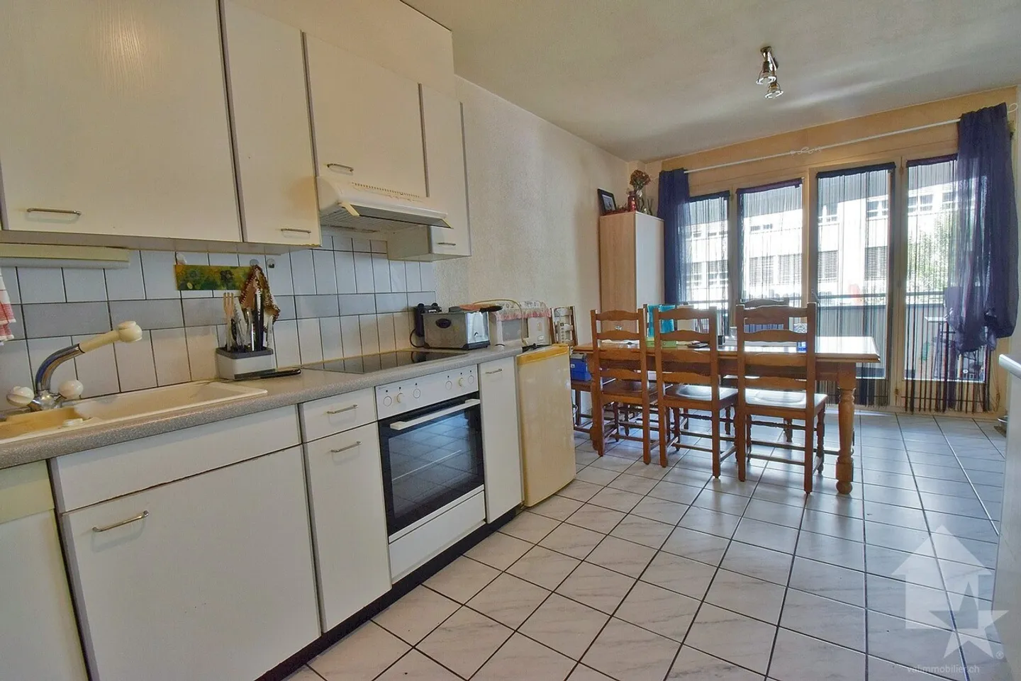 Close to the train station, 4.5 rooms with 3 indoor parking spaces - Photo 4 of 15