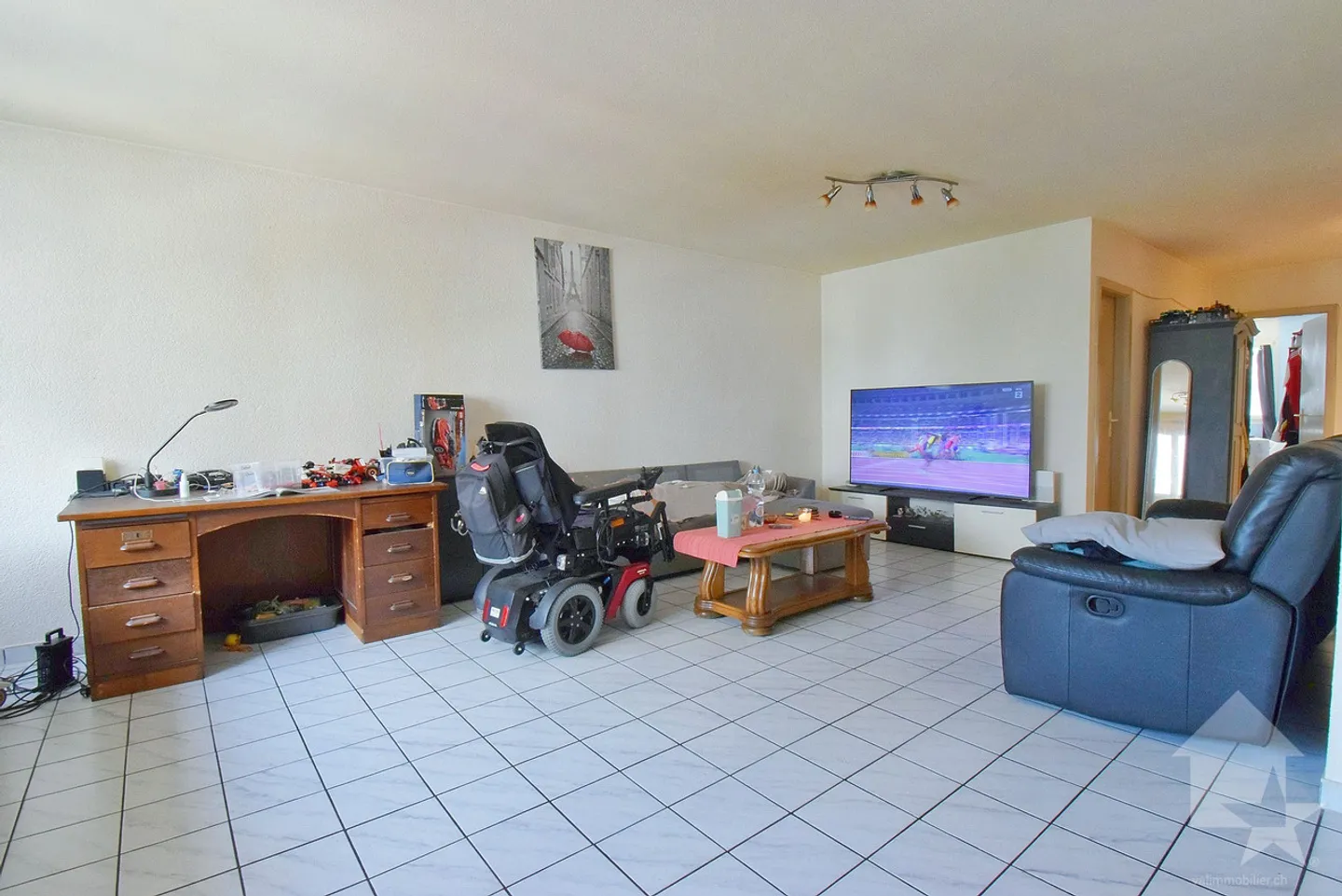 Close to the train station, 4.5 rooms with 3 indoor parking spaces - Photo 7 of 15