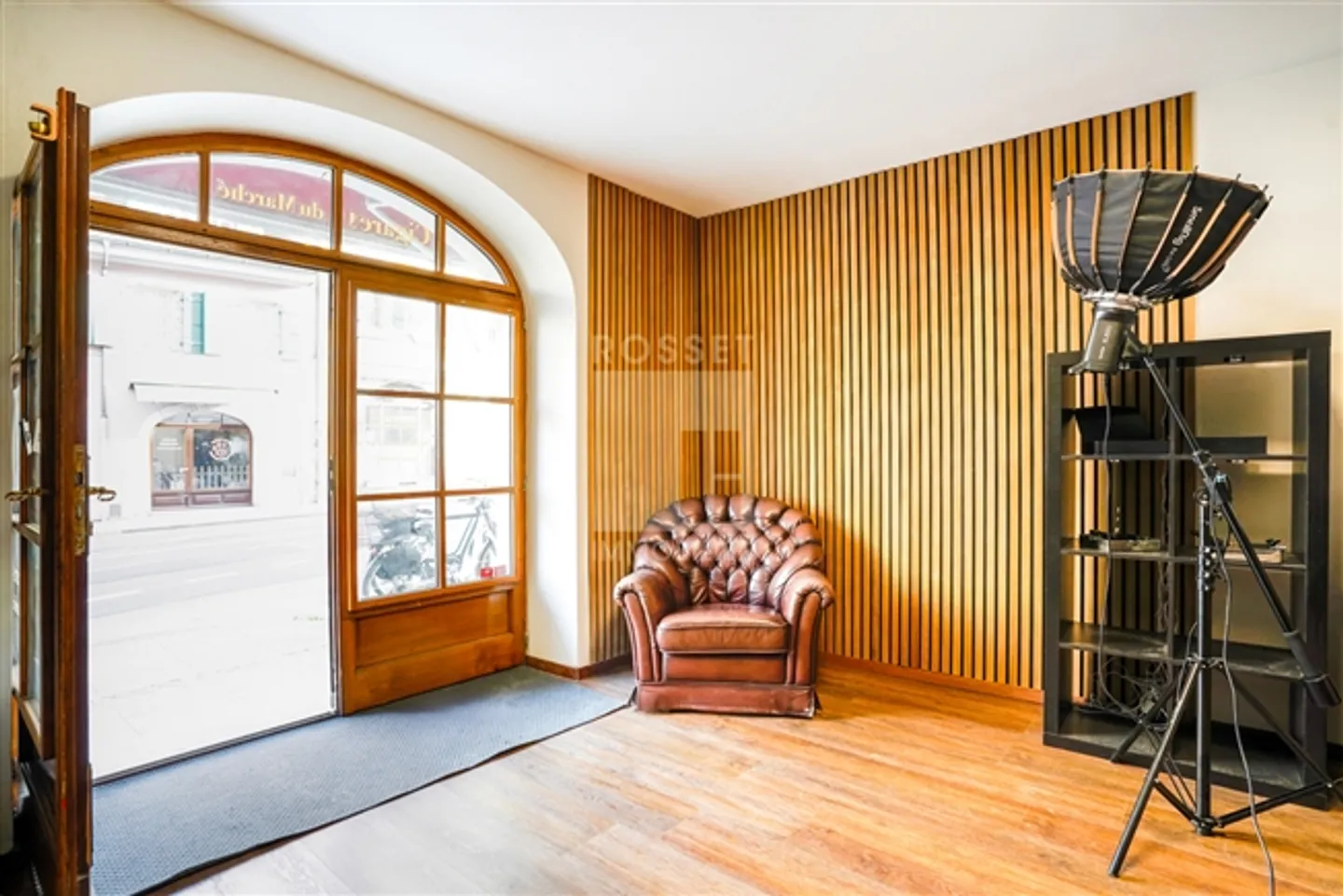 Arcade of approximately 39 m² on the ground floor - Photo 1 of 5