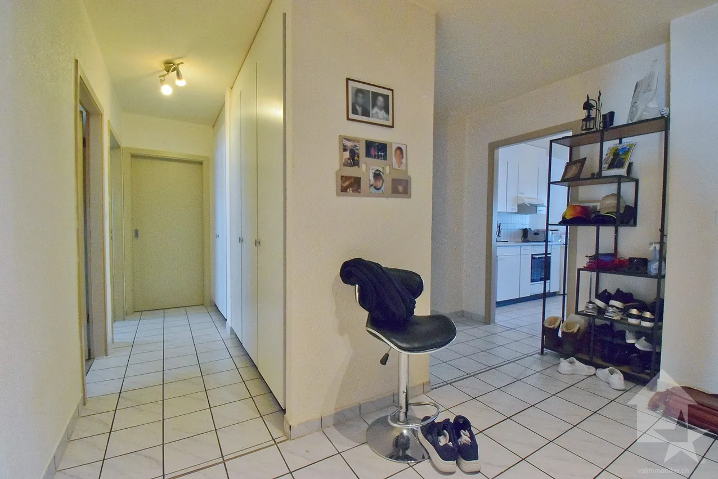 Close to the train station, 4.5 rooms with 3 indoor parking spaces - Photo 9 of 15