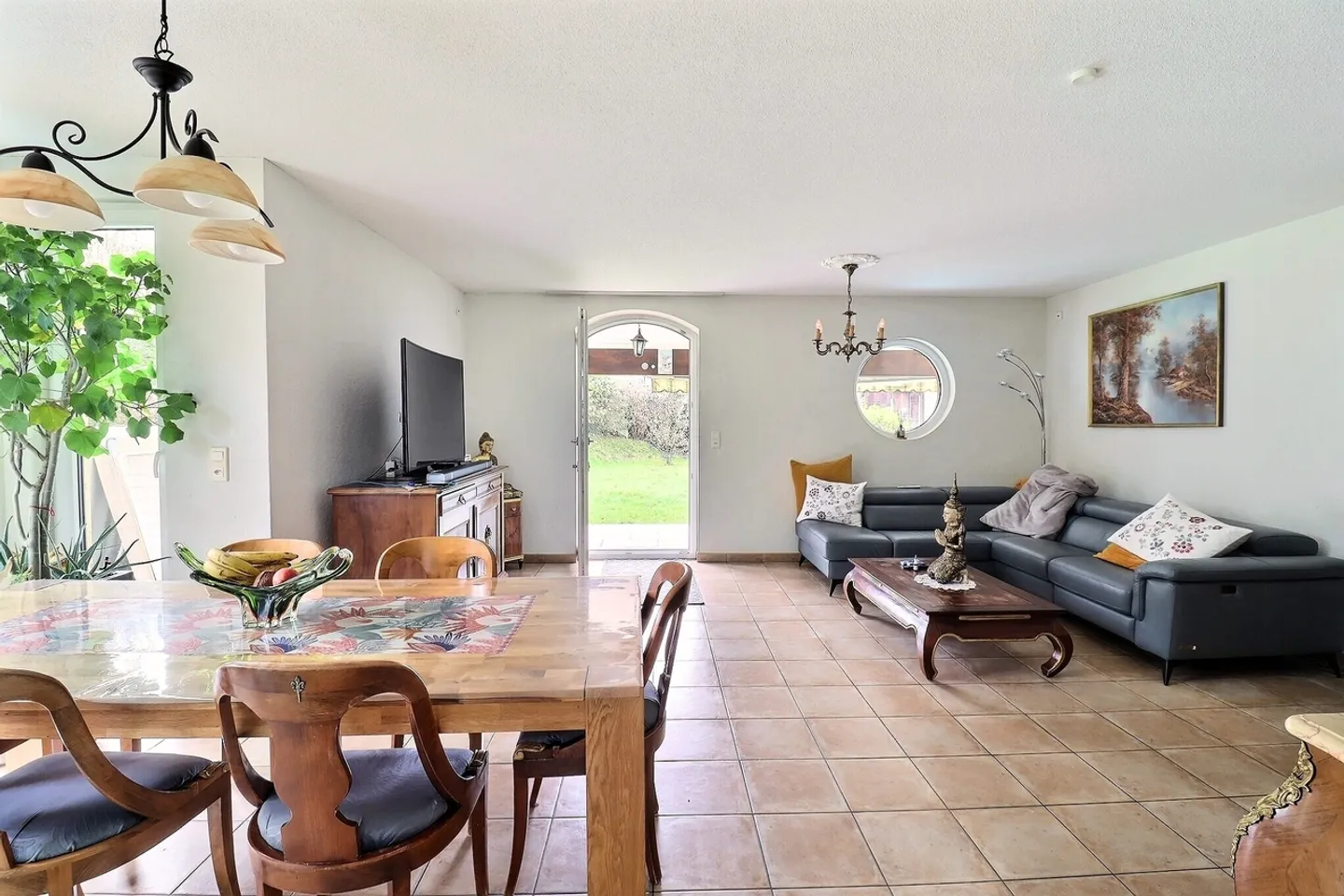 Splendida villa di 5,5 p. + 2,5 p. indipendente al piano terra - Foto 2 di 7