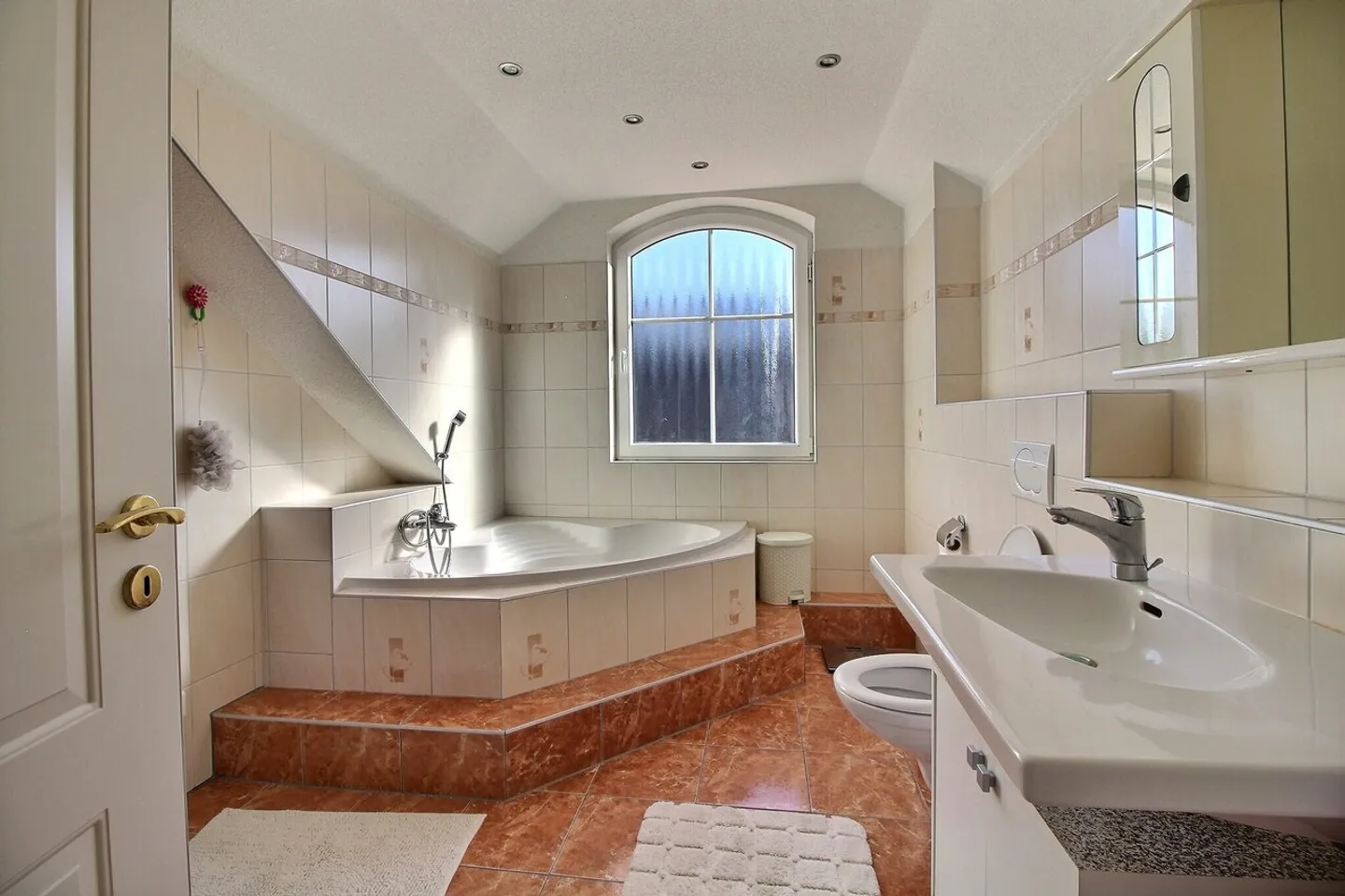 Splendida villa di 5,5 p. + 2,5 p. indipendente al piano terra - Foto 4 di 7