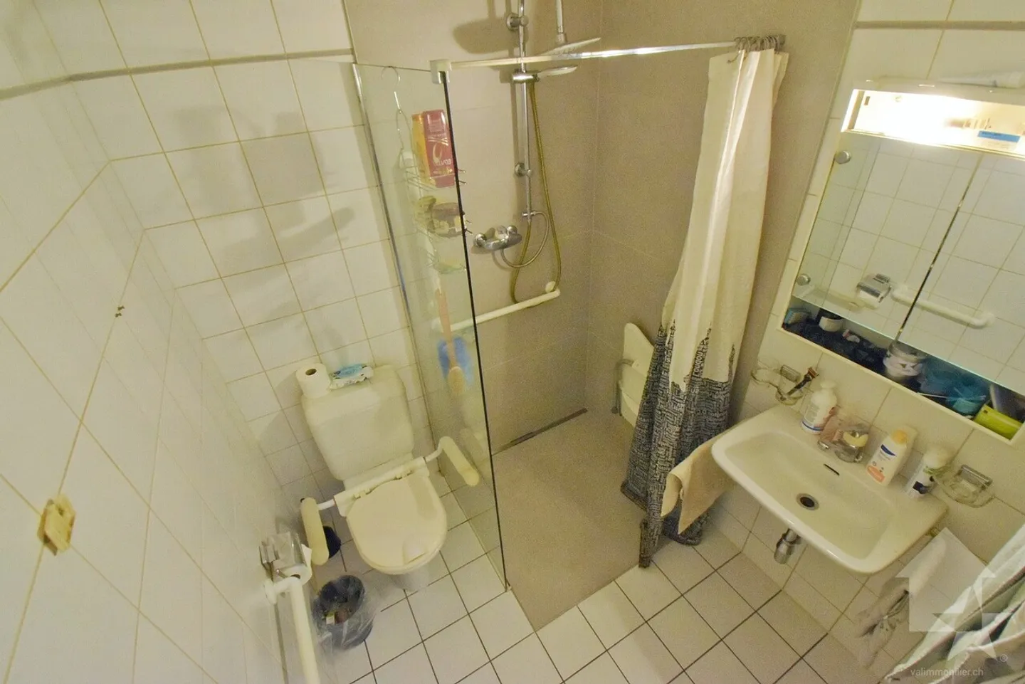 Close to the train station, 4.5 rooms with 3 indoor parking spaces - Photo 14 of 15