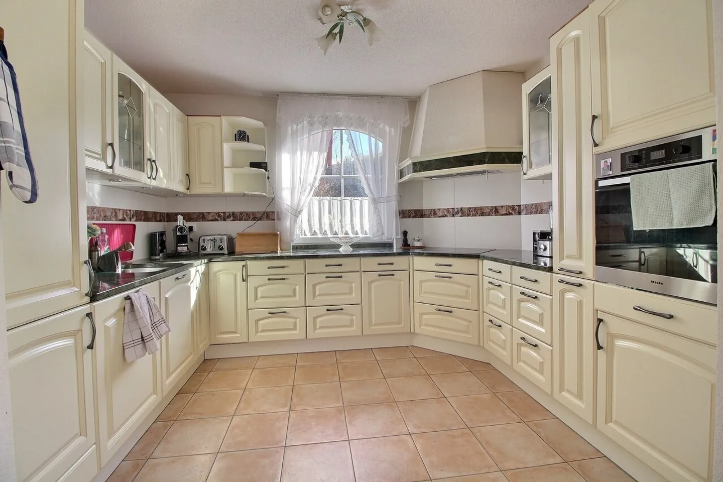 Splendida villa di 5,5 p. + 2,5 p. indipendente al piano terra - Foto 3 di 7