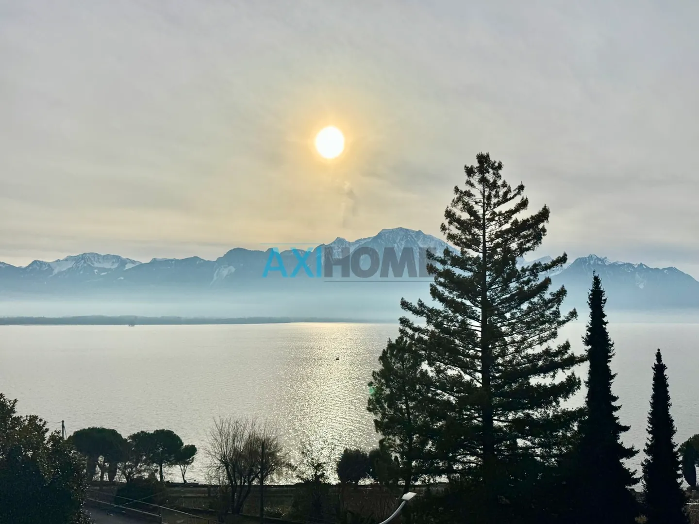 EXKLUSIV, nur wenige Schritte vom See entfernt mit außergewöhnlichem Blick - Foto 1 von 18