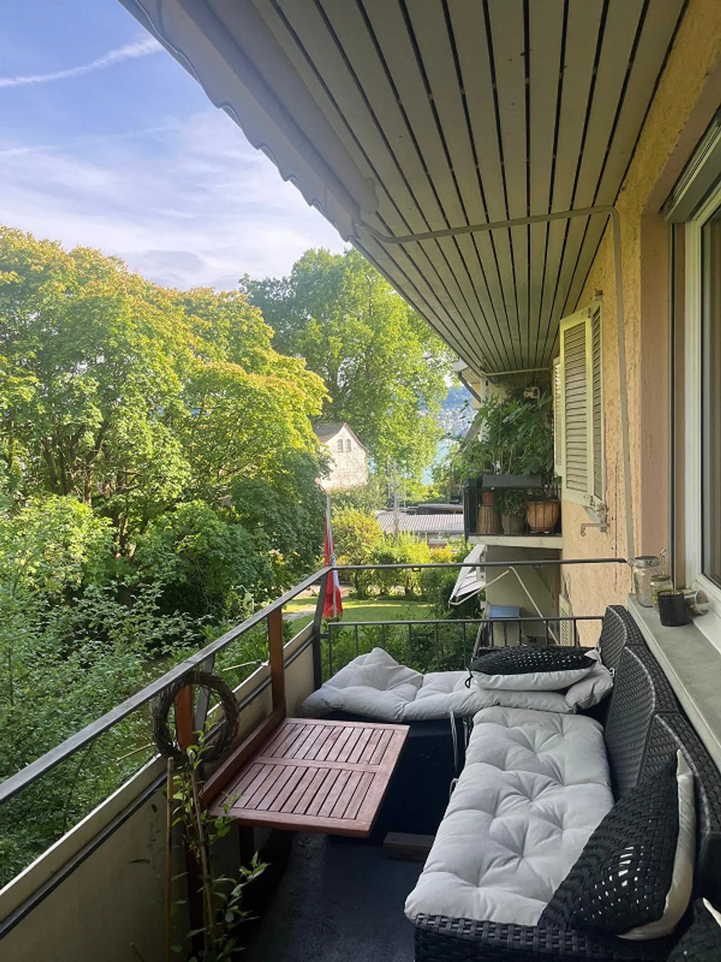 Furnished 4.5-room apartment in a sunny location in Feldmeilen - Photo 2 of 12