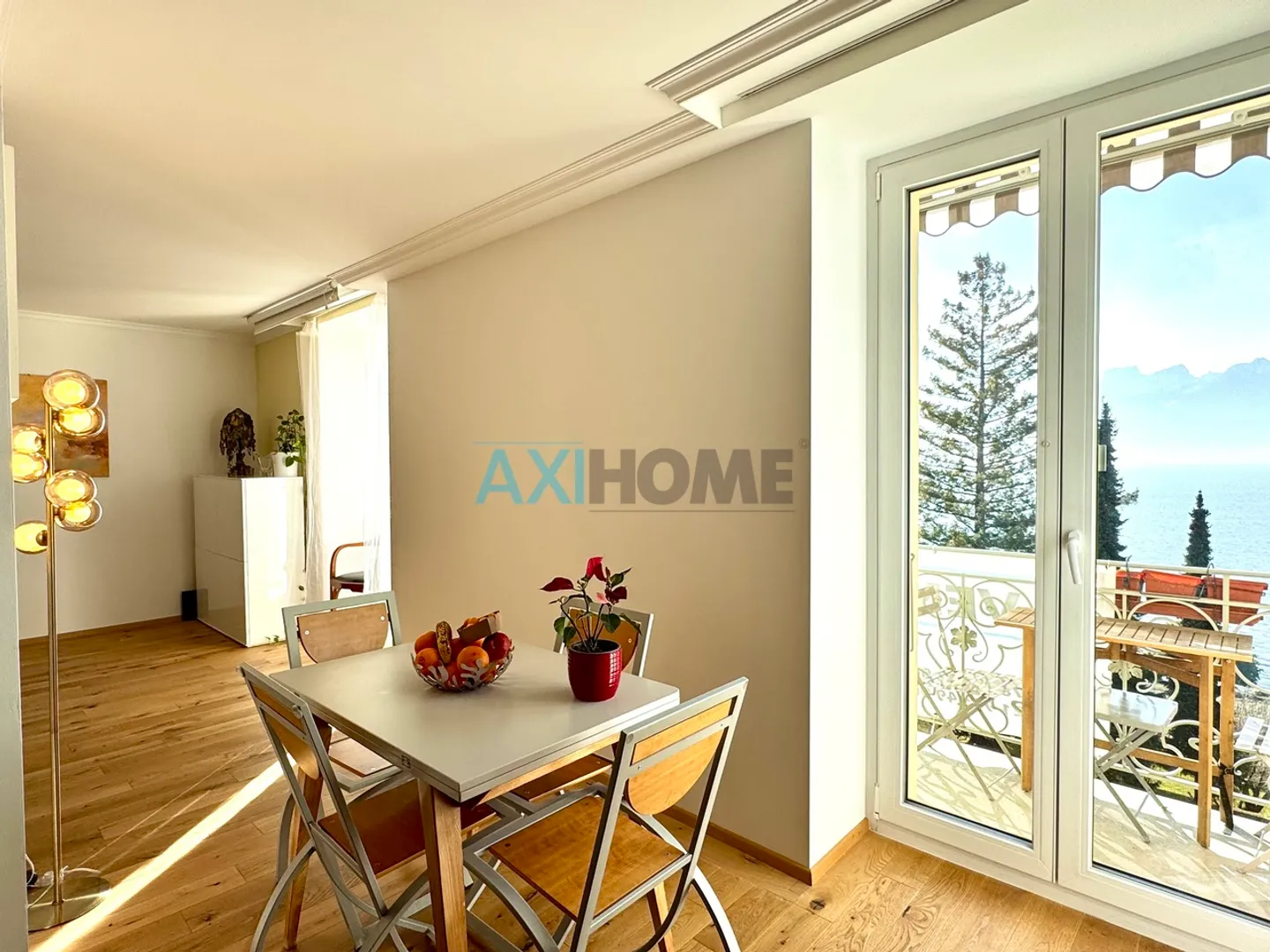 EXKLUSIV, nur wenige Schritte vom See entfernt mit außergewöhnlichem Blick - Foto 8 von 18