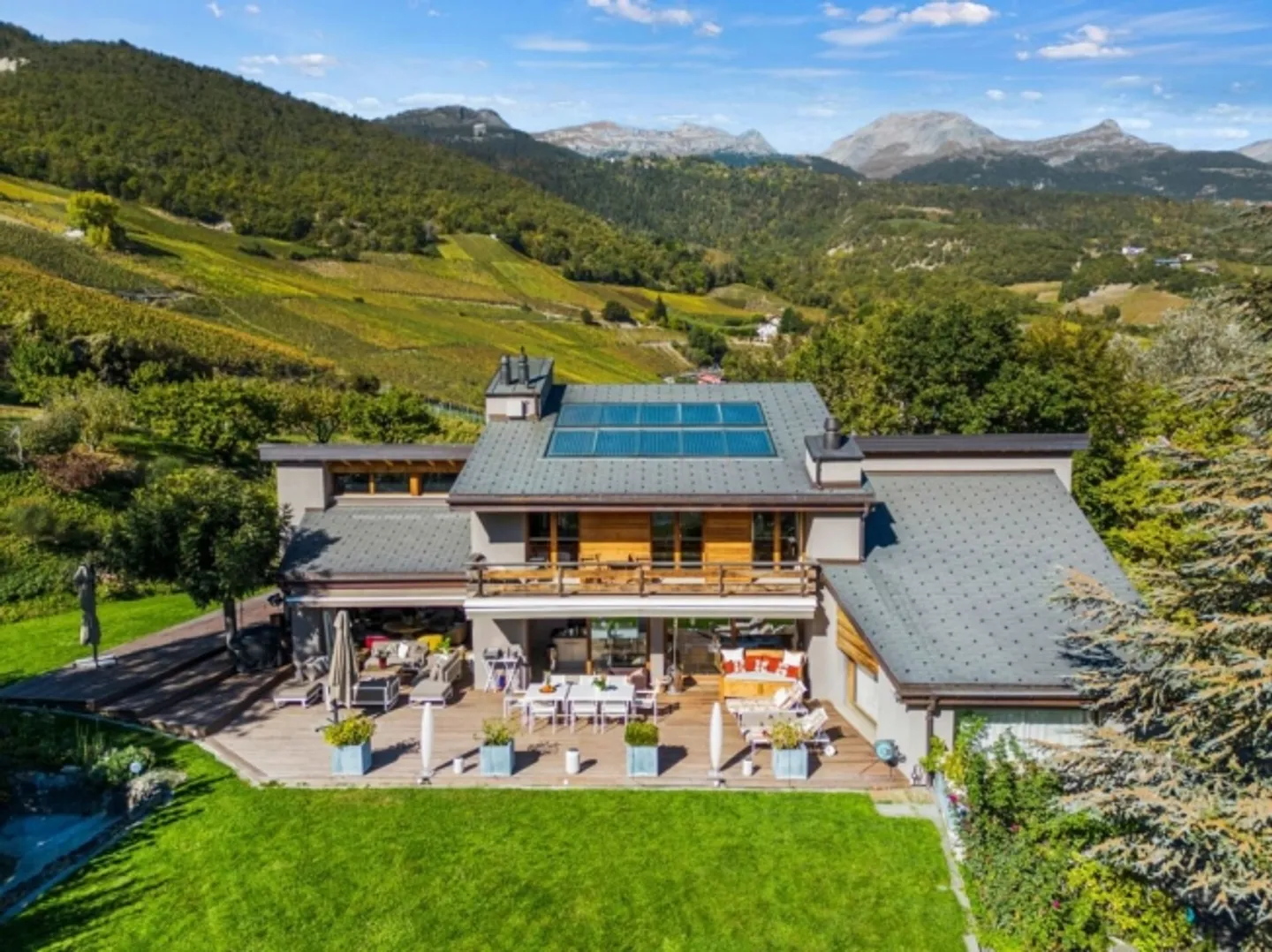 Villa prestigiosa in una posizione da sogno con vista libera - Foto 2 di 13