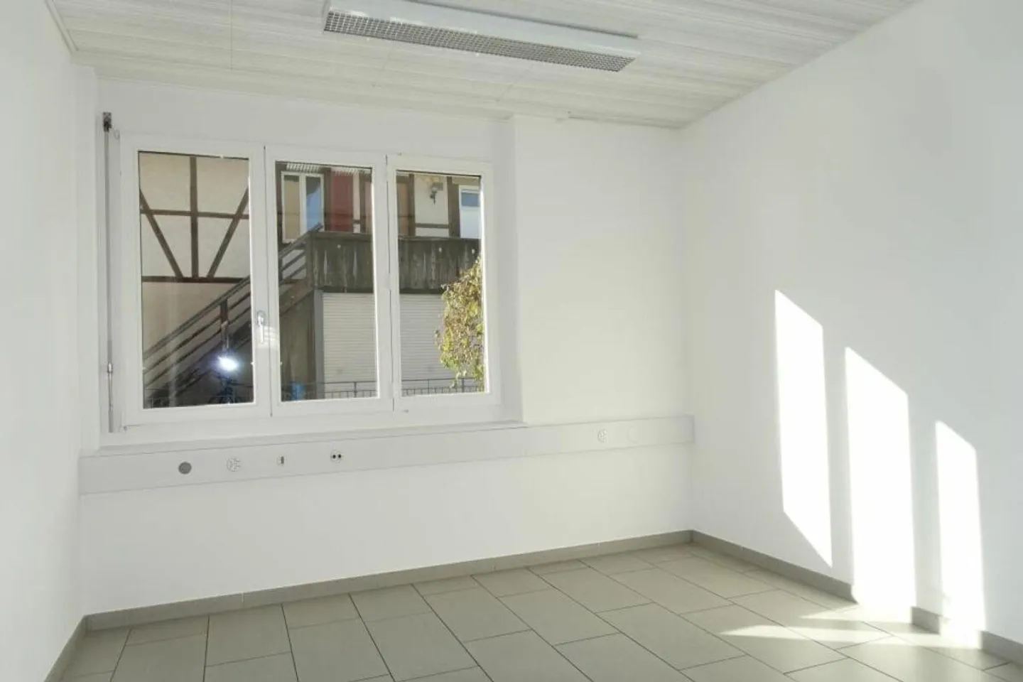 Praxis- oder Büroräumlichkeiten im EG - Foto 13 von 30