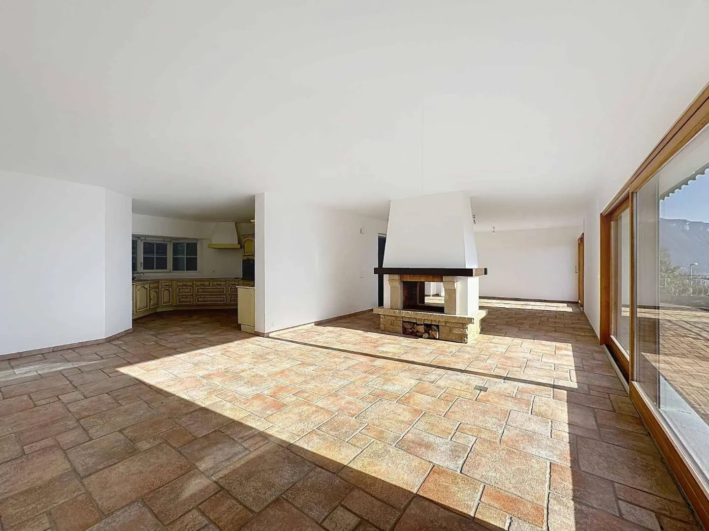 4,5 Zimmer von 147 m2 mit großer Terrasse und privatem Garten - Foto 6 von 13