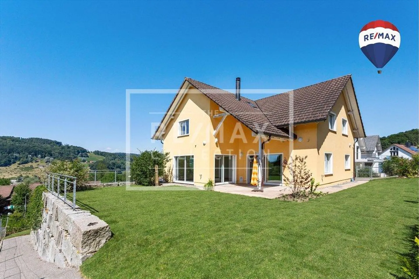 10.5-Zi.-Einfamilienhaus mit traumhafter Aussicht - Foto 1 von 13