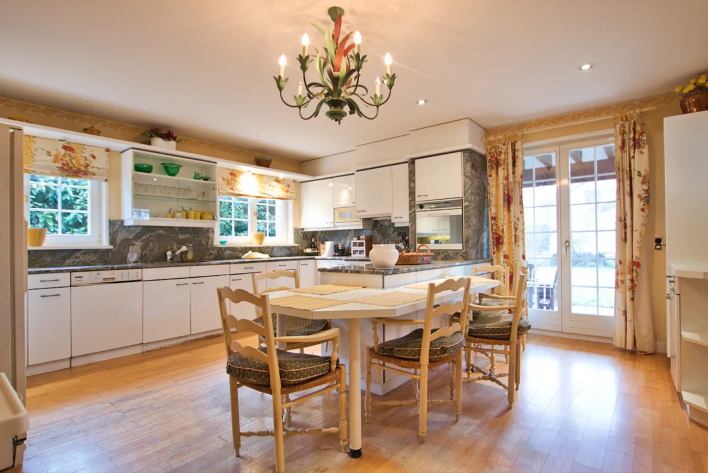 Villa avec un haut standard - Espace bien-être et grand jardin - Photo 4 sur 14