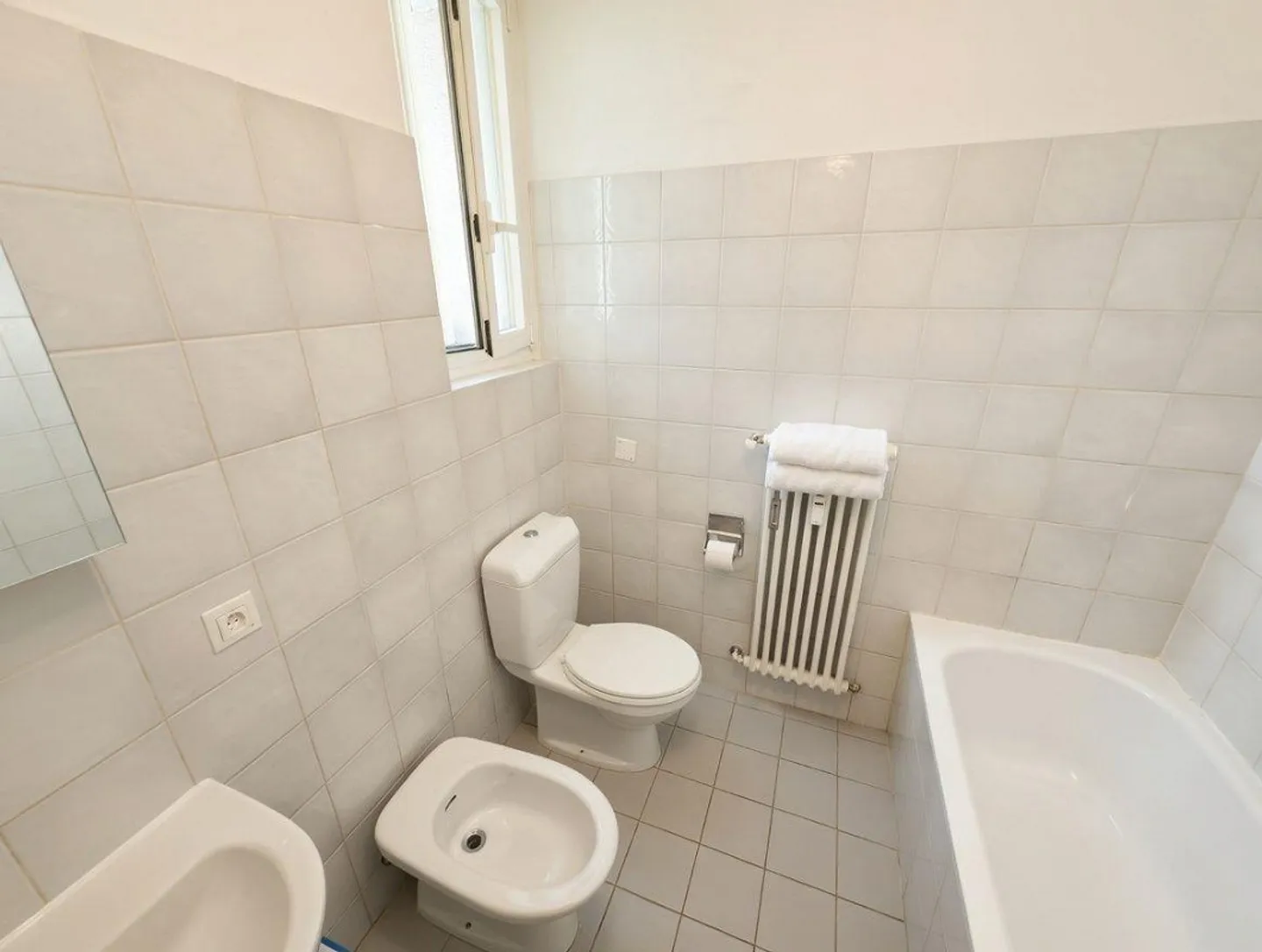Appartement de 4,5 pièces au deuxième étage avec parking extérieur - Photo 7 sur 10
