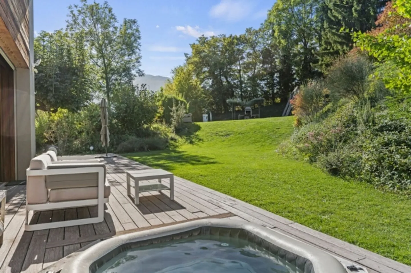 Villa prestigiosa in una posizione da sogno con vista libera - Foto 4 di 13