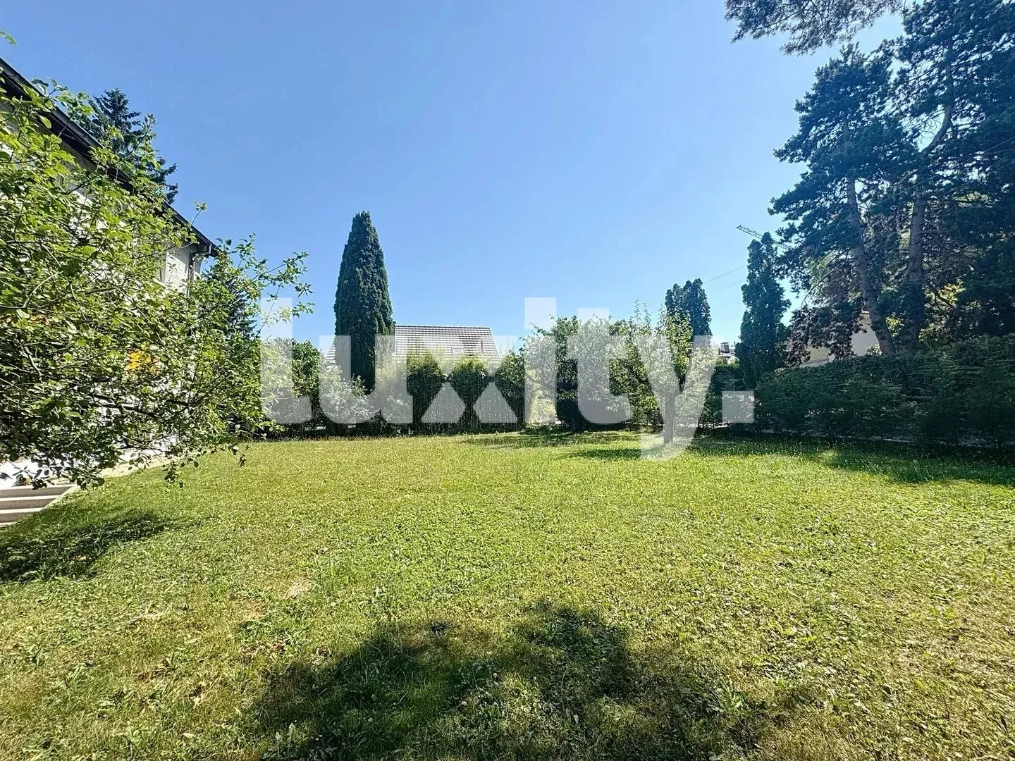 Beautiful apartment with private garden - Photo 2 of 5