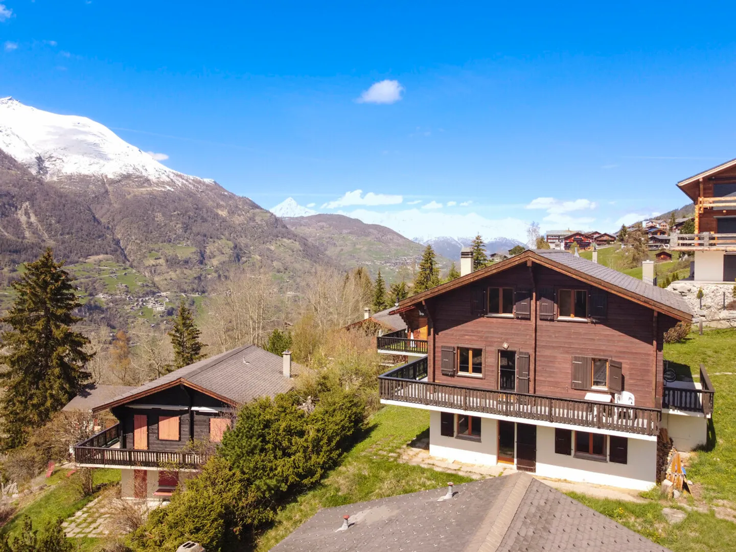 Chalet mit Atemberaubender Aussicht in Grächen - Foto 1 von 13