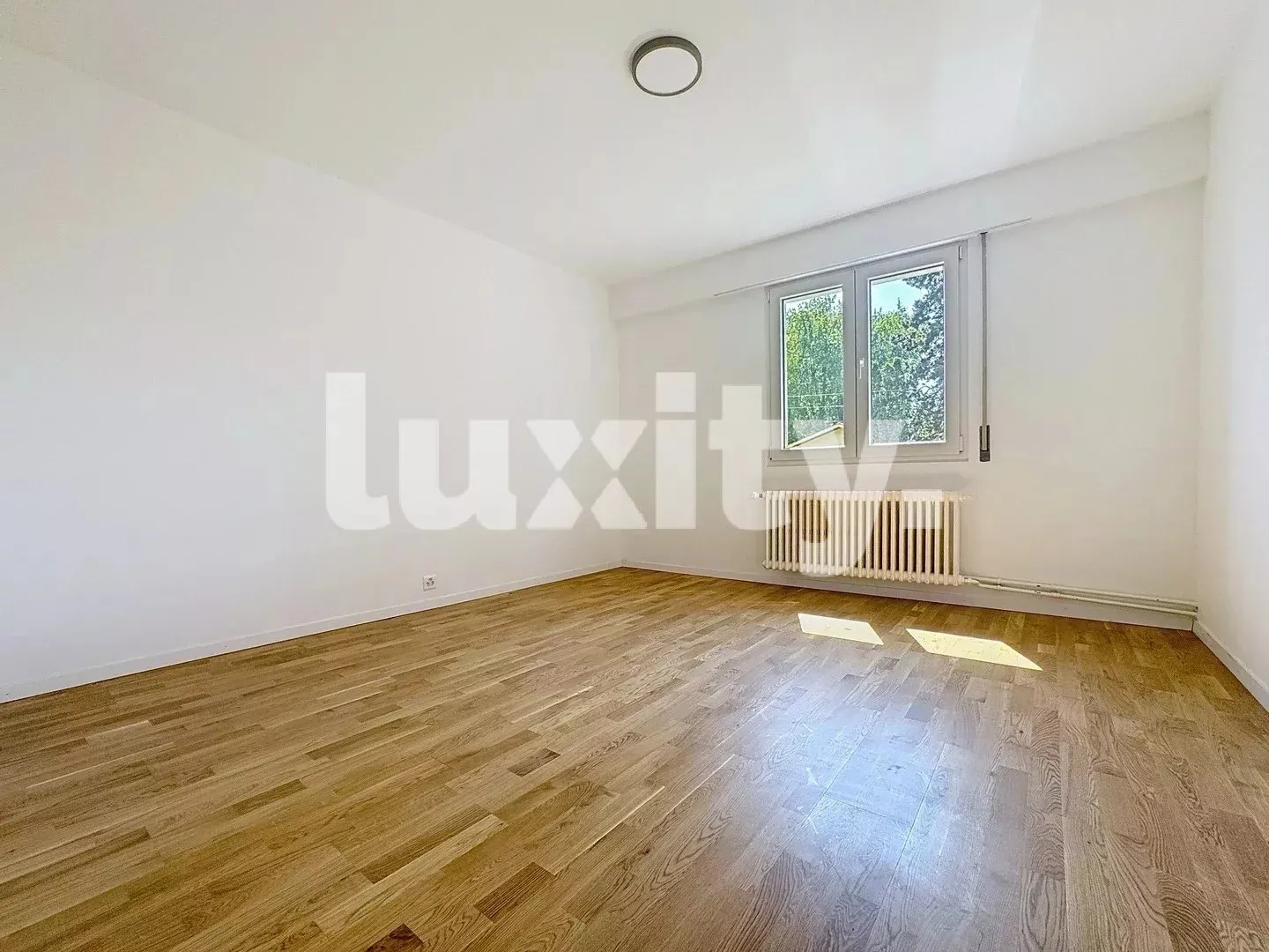 Beautiful apartment with private garden - Photo 4 of 5