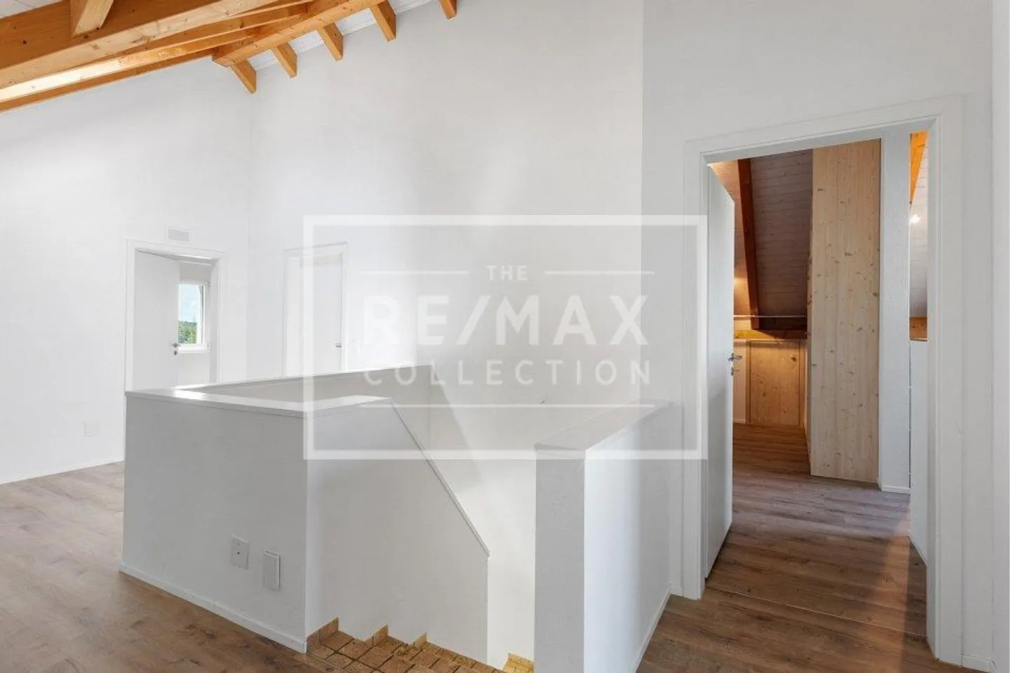 10.5-Zi.-Einfamilienhaus mit traumhafter Aussicht - Foto 9 von 13