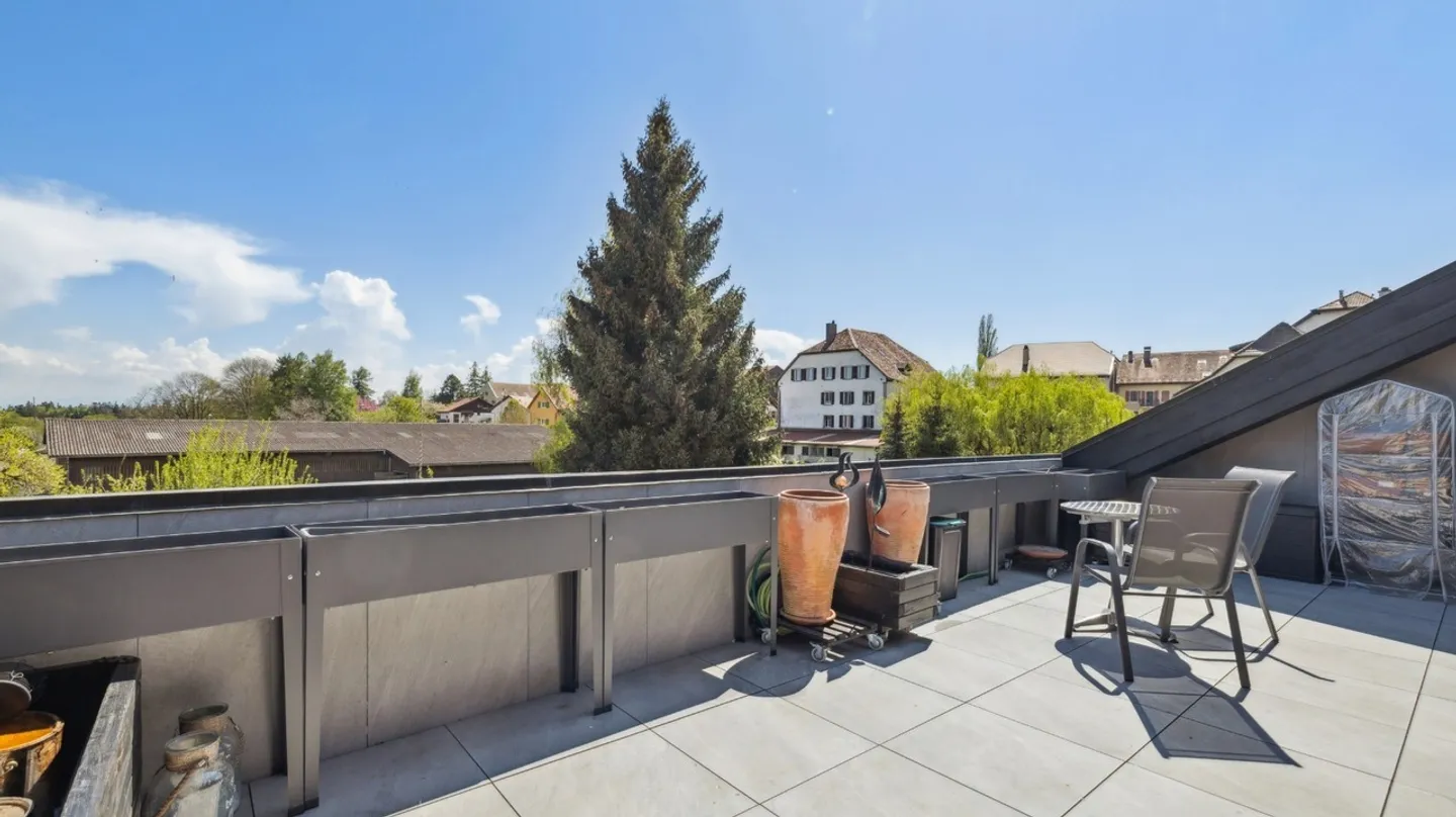 Spazioso duplex di 4,5 locali completamente ristrutturato. - Foto 1 di 5