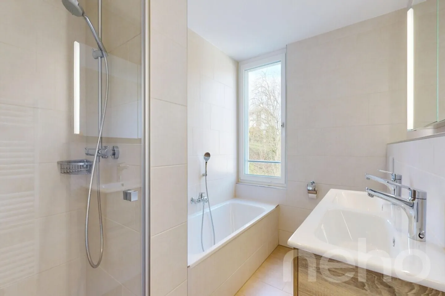 Appartement sous les combles moderne de 4,5 pièces dans un emplacement central mais calme - Photo 5 sur 12